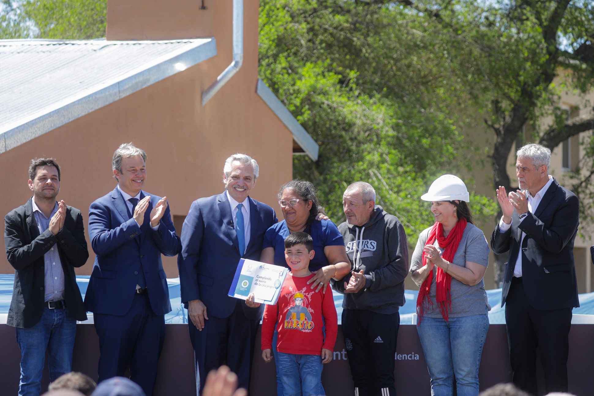 “La mejor forma de cumplir con Néstor es ésta, trayendo dignidad a familias argentinas”, destacó el presidente al entregar viviendas en Almirante Brown 