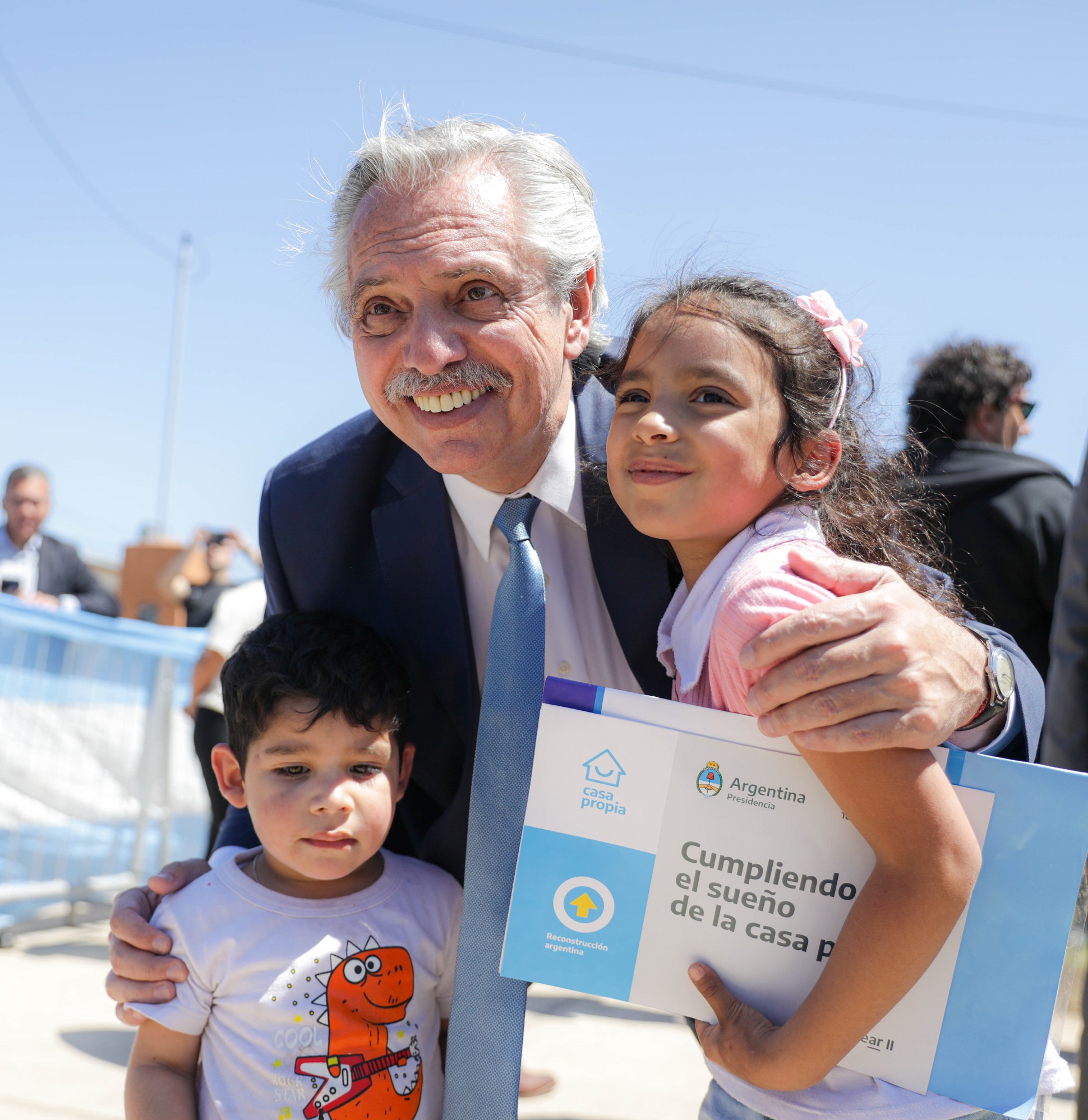 “La mejor forma de cumplir con Néstor es ésta, trayendo dignidad a familias argentinas”, destacó el presidente al entregar viviendas en Almirante Brown 