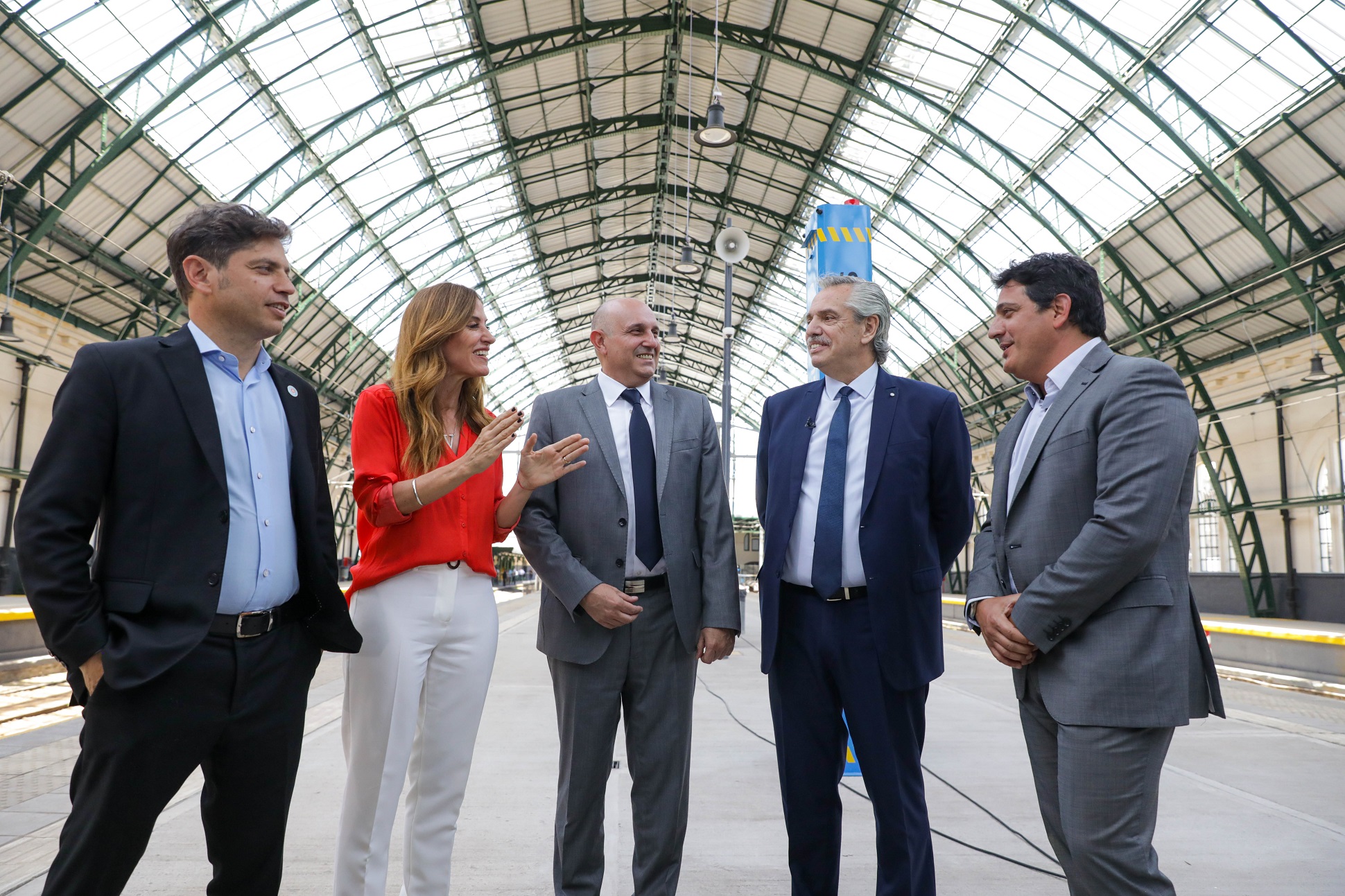 El presidente inauguró la renovación del techo vidriado de la estación de tren de La Plata