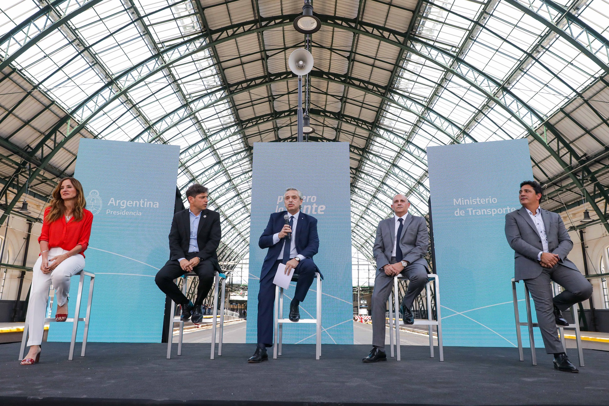 El presidente inauguró la renovación del techo vidriado de la estación de tren de La Plata