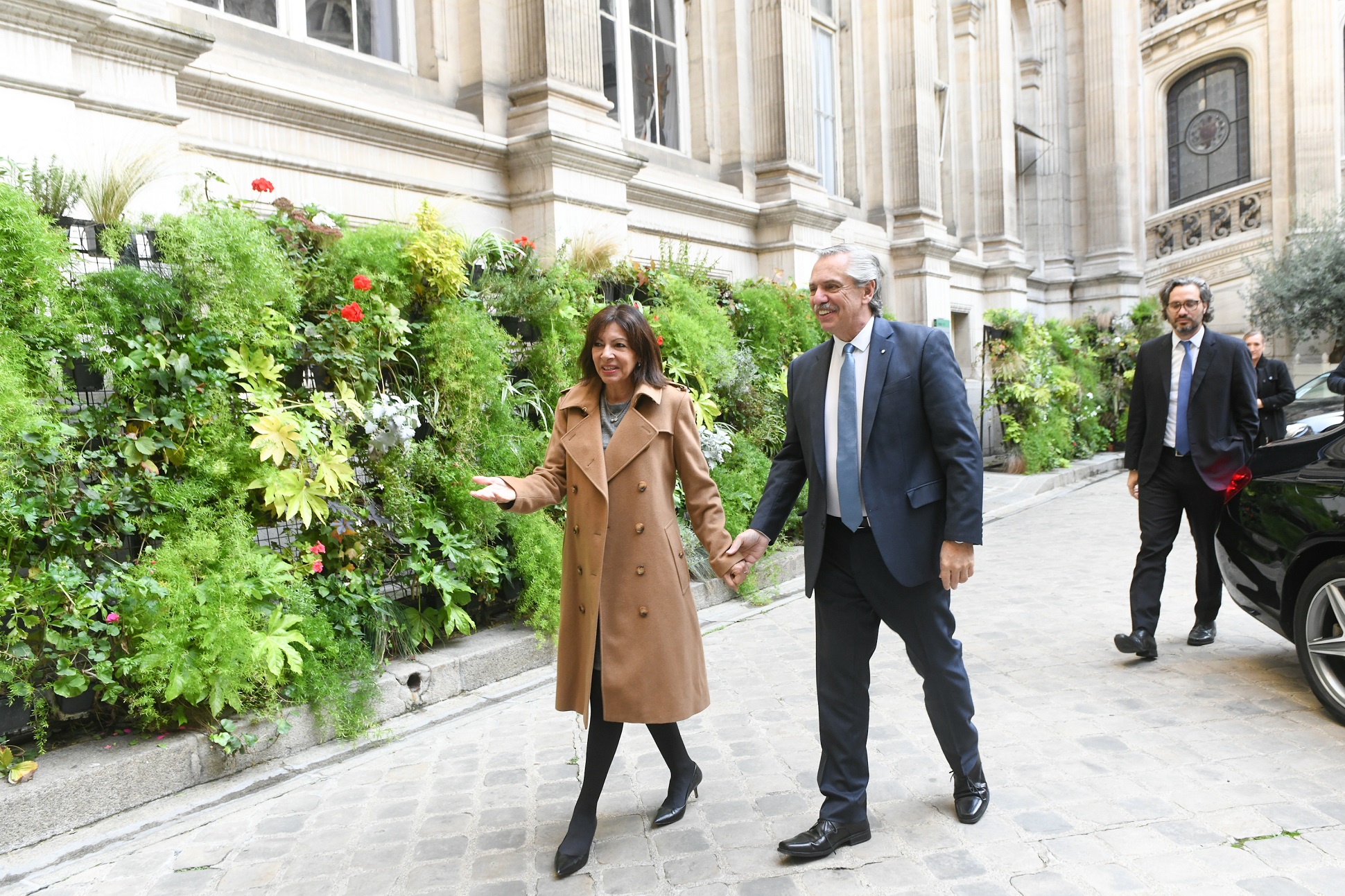 El presidente se reunió con la alcaldesa de París, Anne Hidalgo