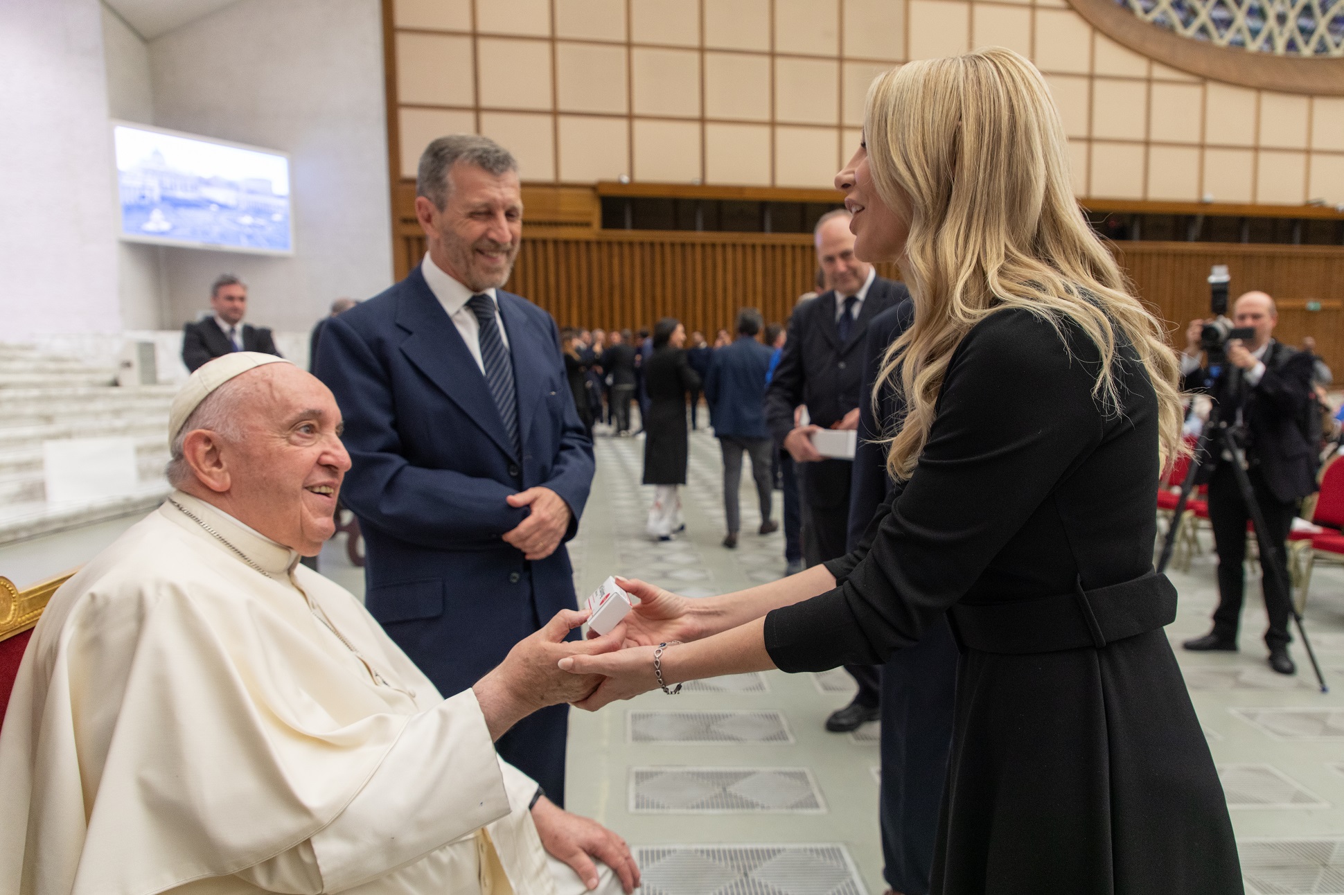 La primera dama se reunió con el Papa Francisco durante una campaña contra el bullying