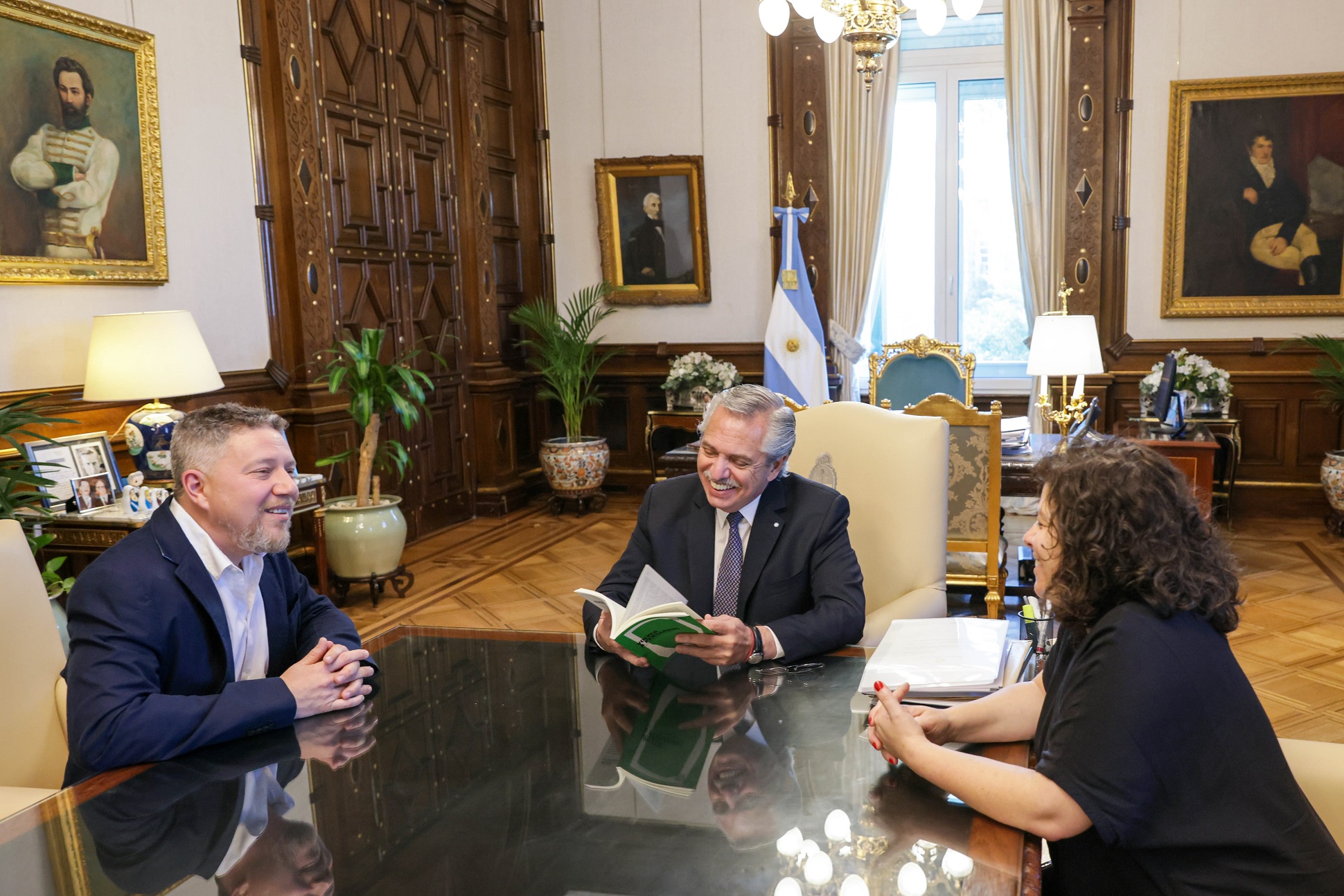 El presidente mantuvo un encuentro con la ministra de Salud y el psiquiatra Santiago Levin