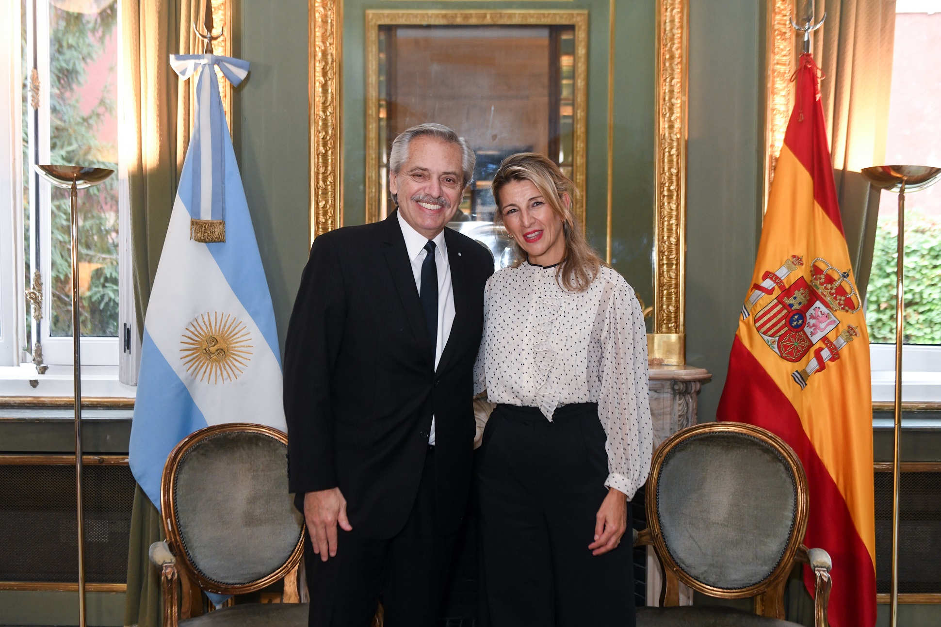 El presidente se reunió con la vicepresidenta de España Yolanda Díaz