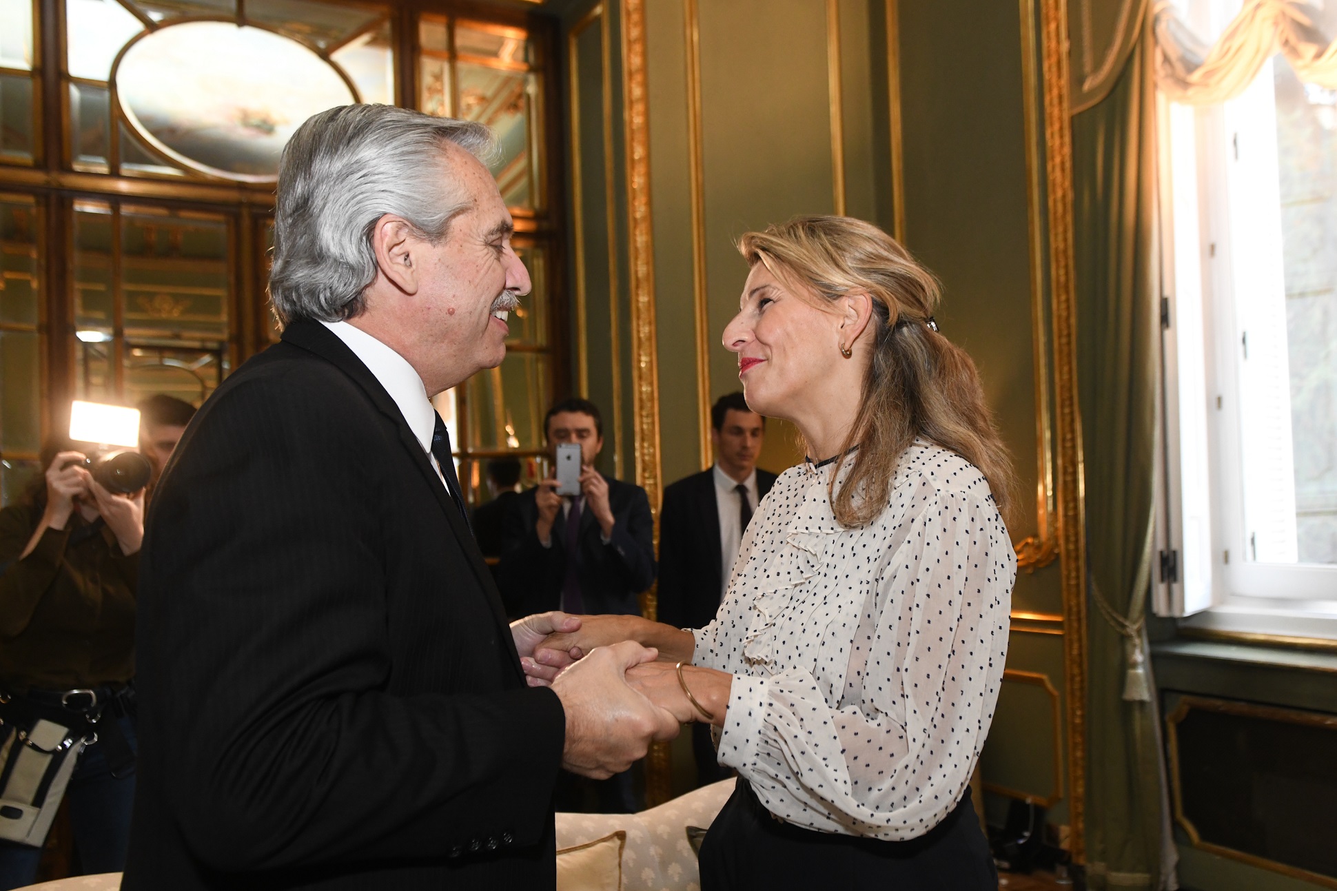 El presidente se reunió con la vicepresidenta de España Yolanda Díaz