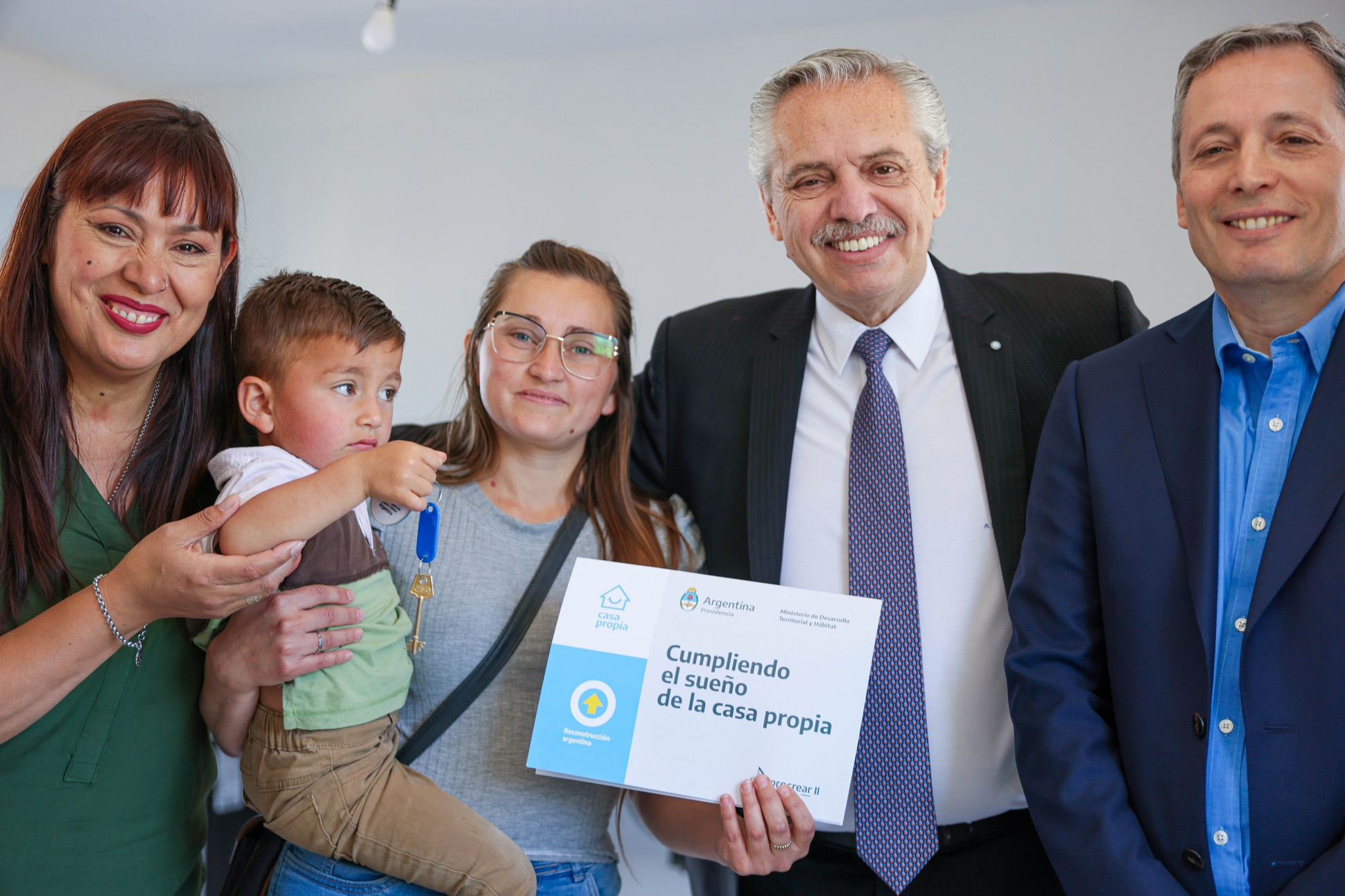 El presidente entregó viviendas en el barrio Montecarlo de Esteban Echeverría