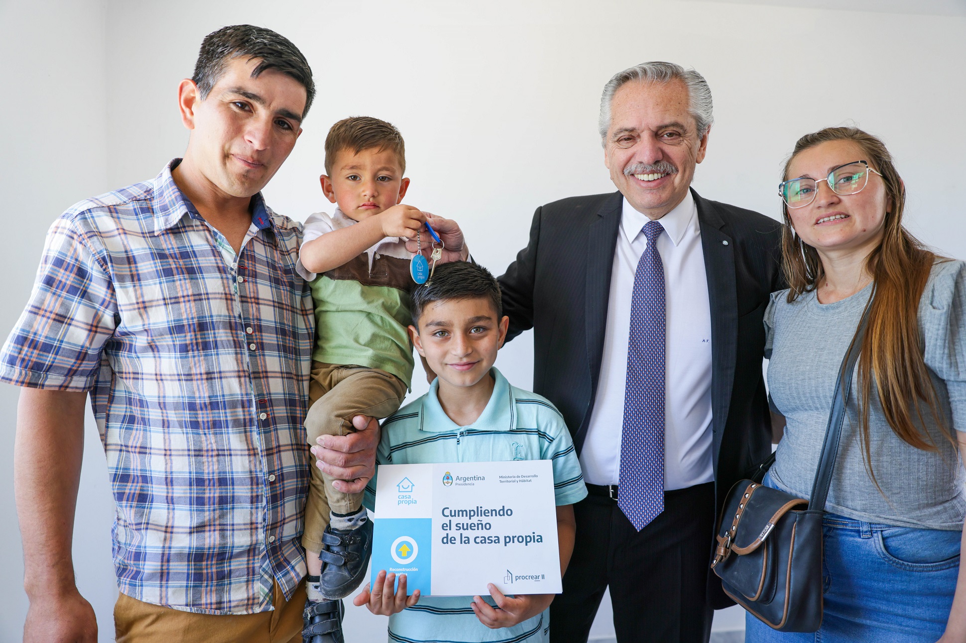 El presidente entregó viviendas en el barrio Montecarlo de Esteban Echeverría