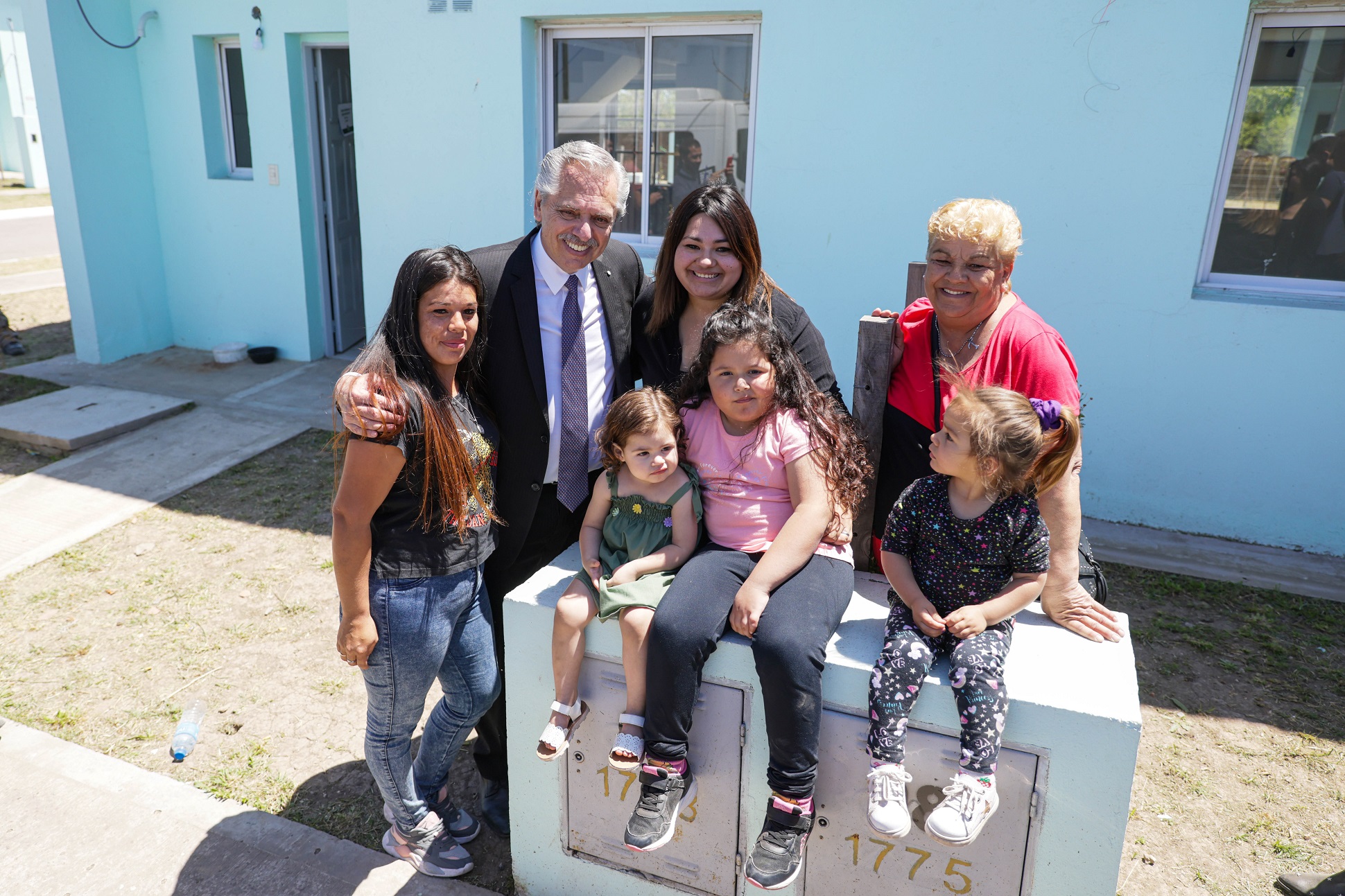 El presidente entregó viviendas en el barrio Montecarlo de Esteban Echeverría