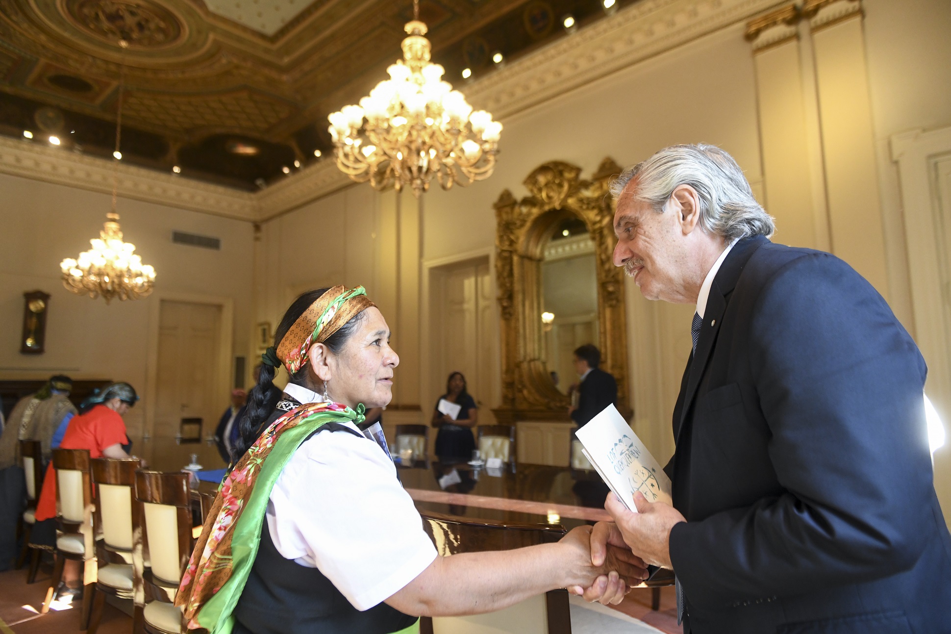 El presidente recibió a integrantes de la comunidad Mapuche del territorio Williche