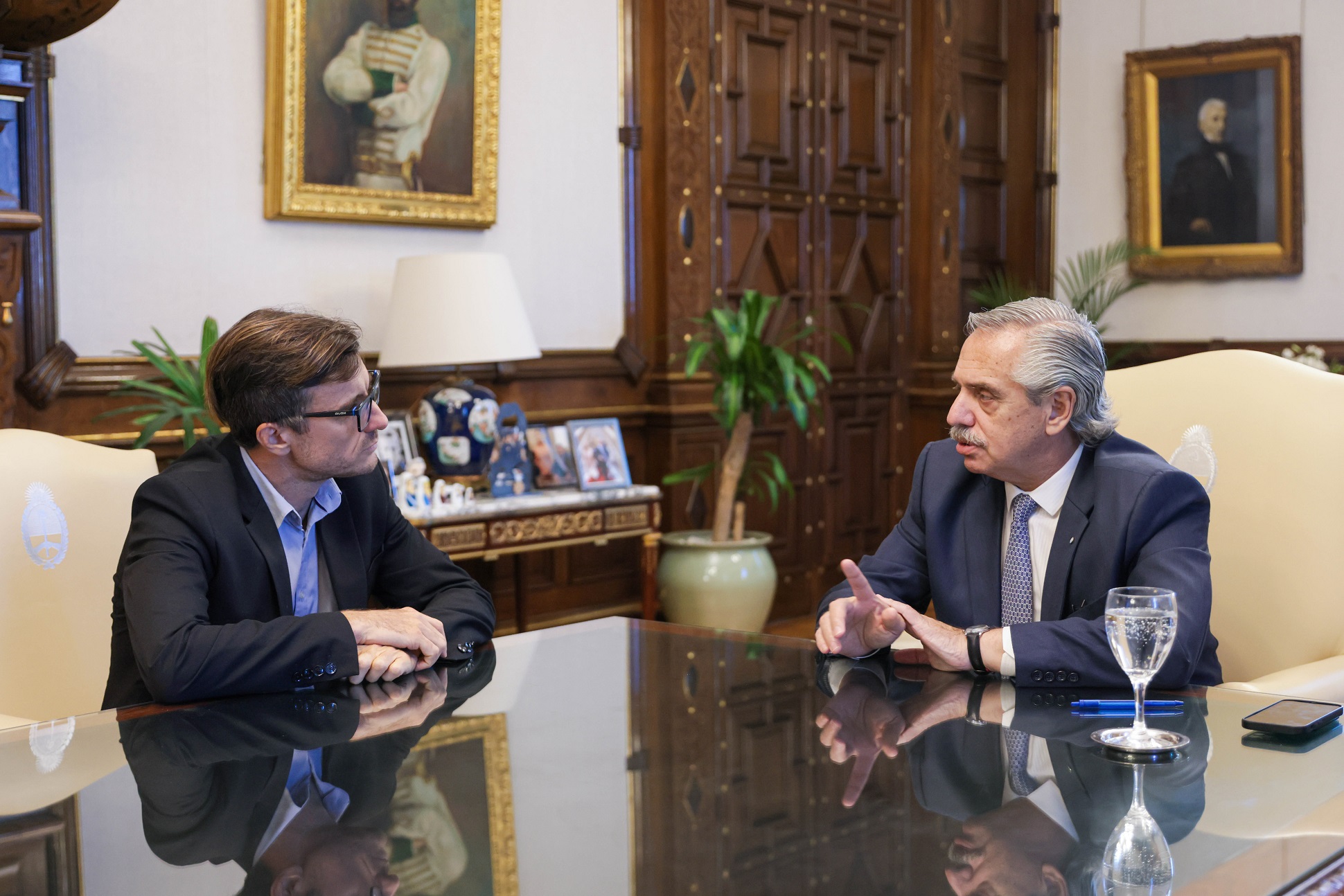 El presidente recibió al intendente de Morón, Lucas Ghi