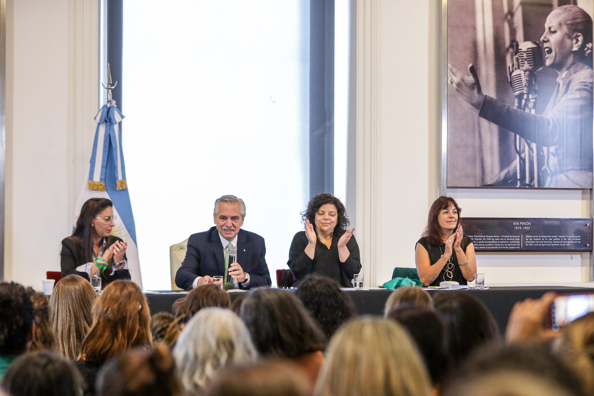 Alberto Fernández: “Esta ley es un logro colectivo, resultado de un cambio de cultura y de una lucha enorme que las mujeres llevaron durante años”