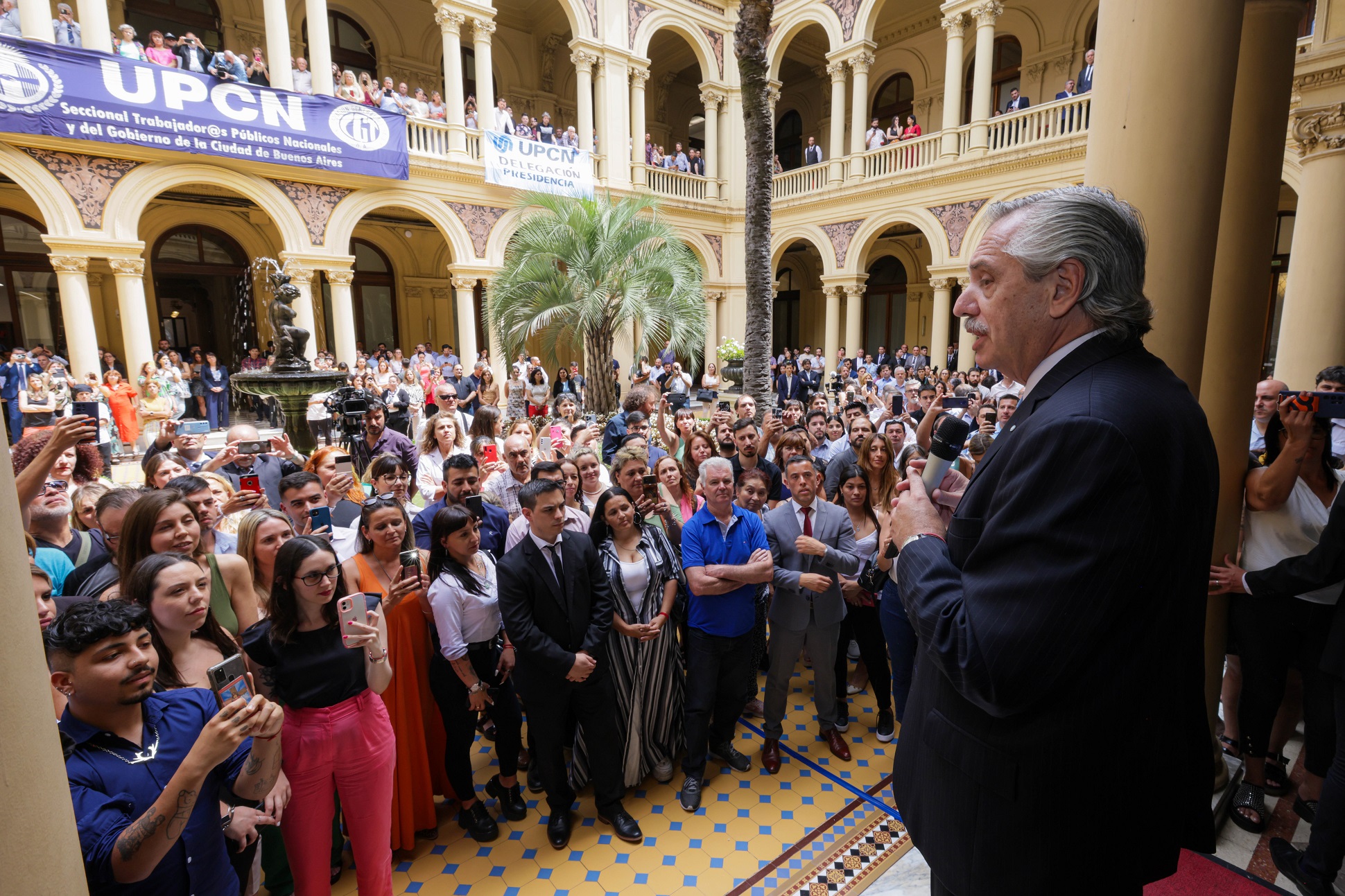 Alberto Fernández: Brindo por la unidad y por una Argentina igualitaria