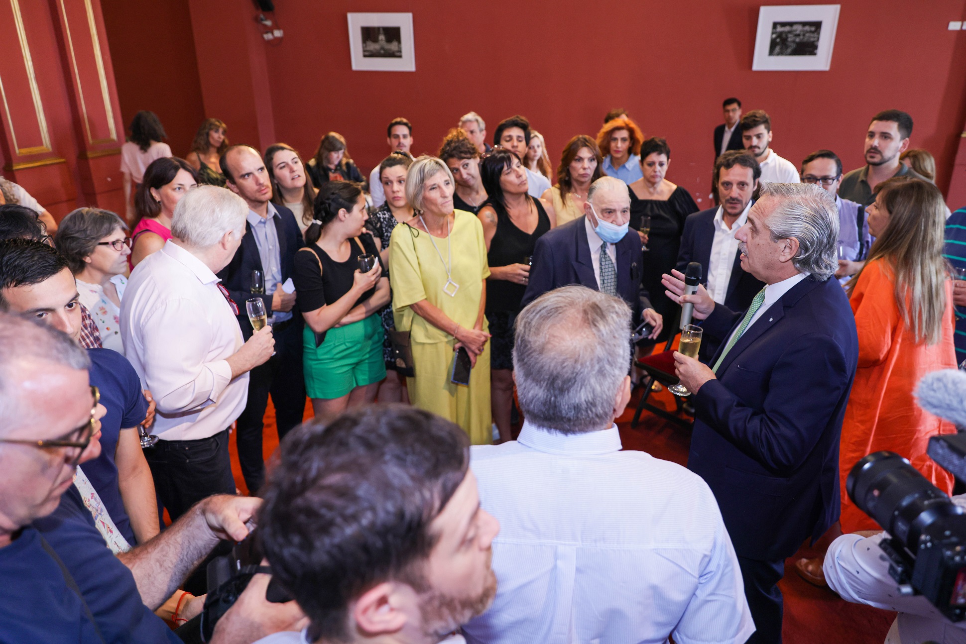 El presidente brindó con la prensa acreditada en Casa Rosada