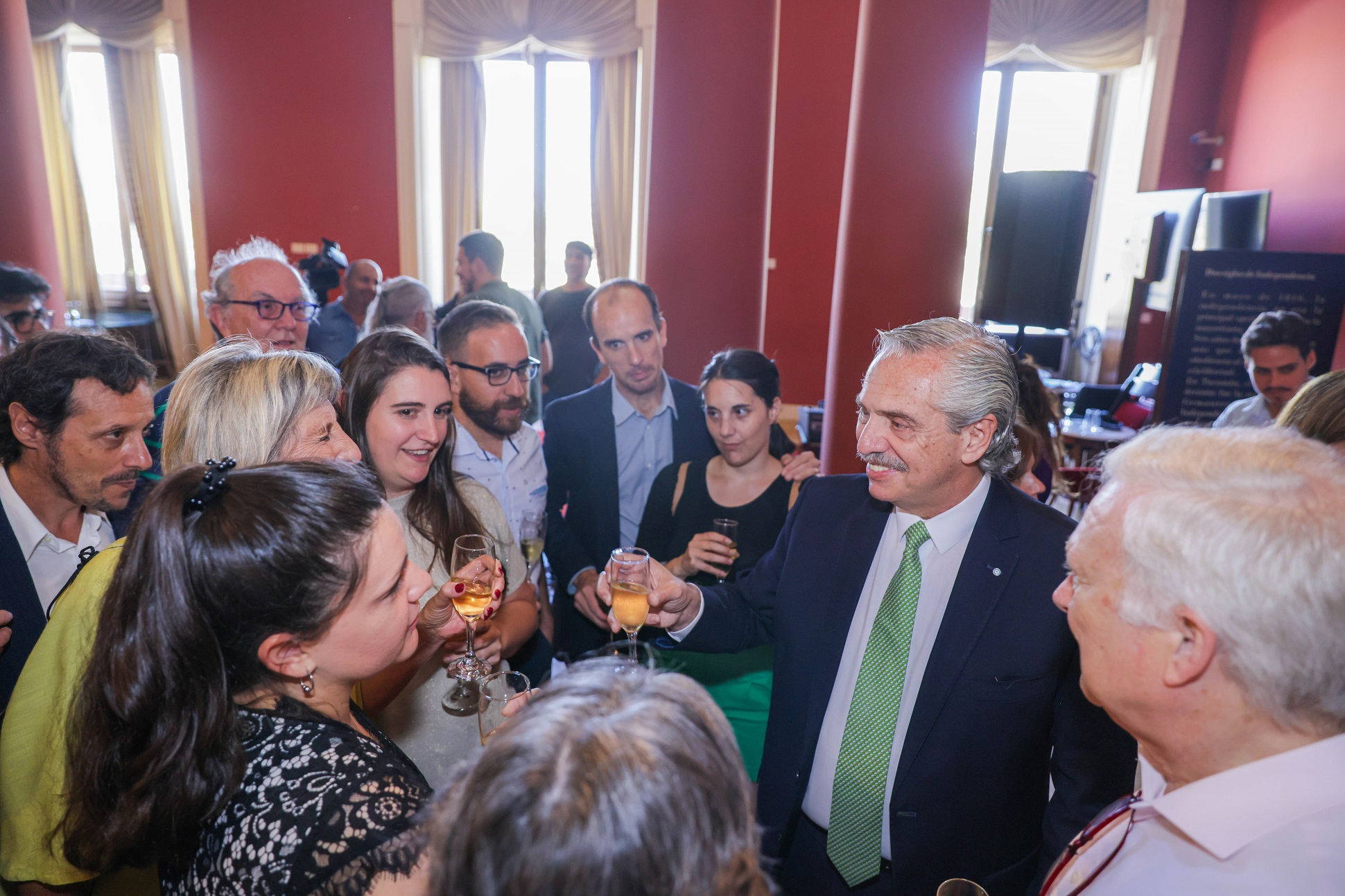 El presidente brindó con la prensa acreditada en Casa Rosada