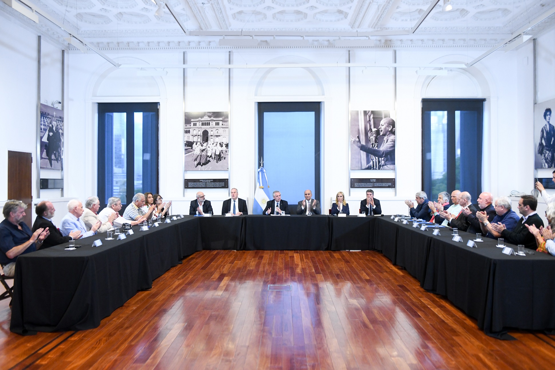 El Gobierno acordó con los gremios un nuevo aumento del salario Mínimo ...