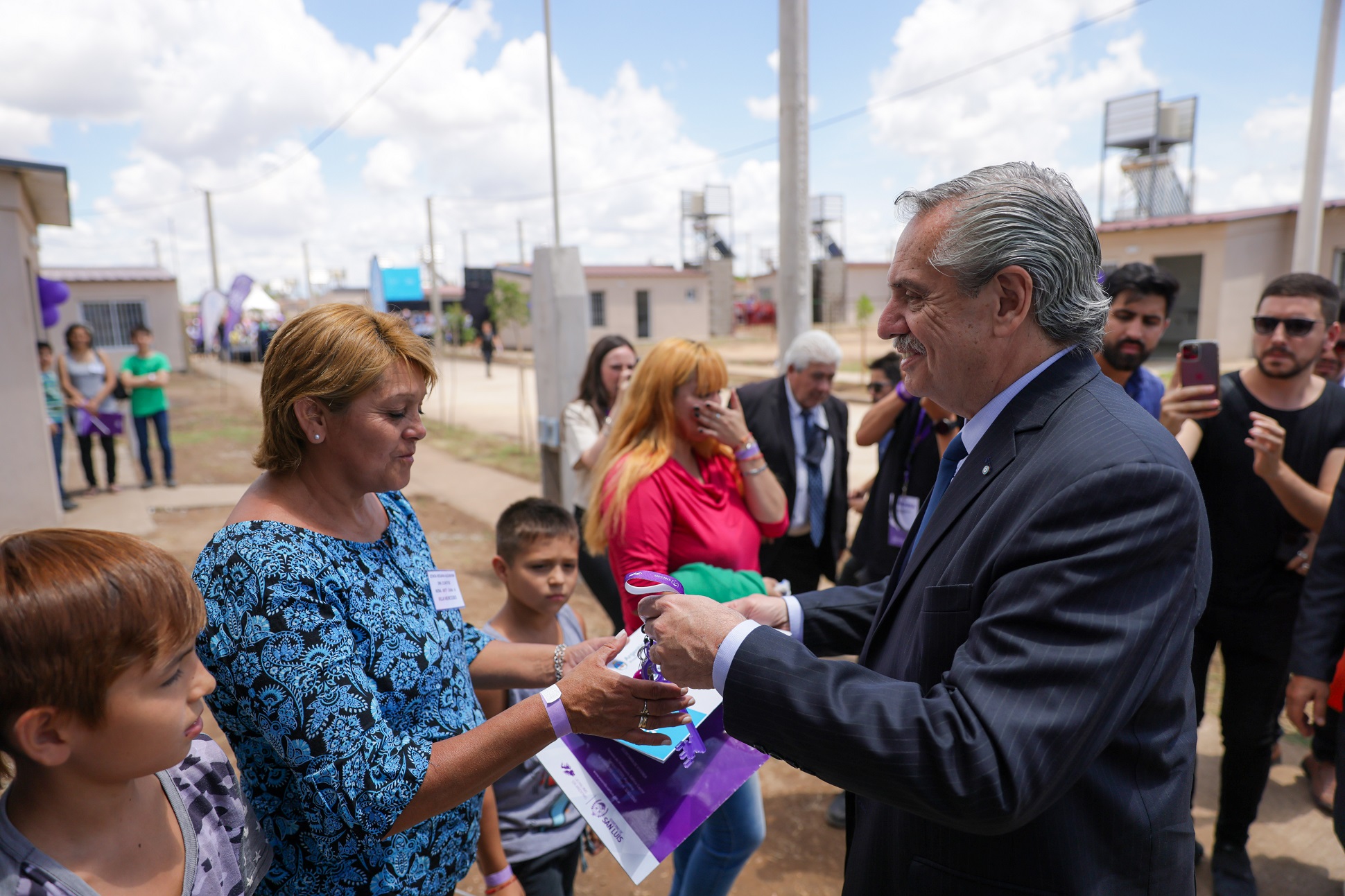 La Argentina necesita que nos unamos en grandes proyectos dijo el presidente al entregar la vivienda 70.000 en San Luis