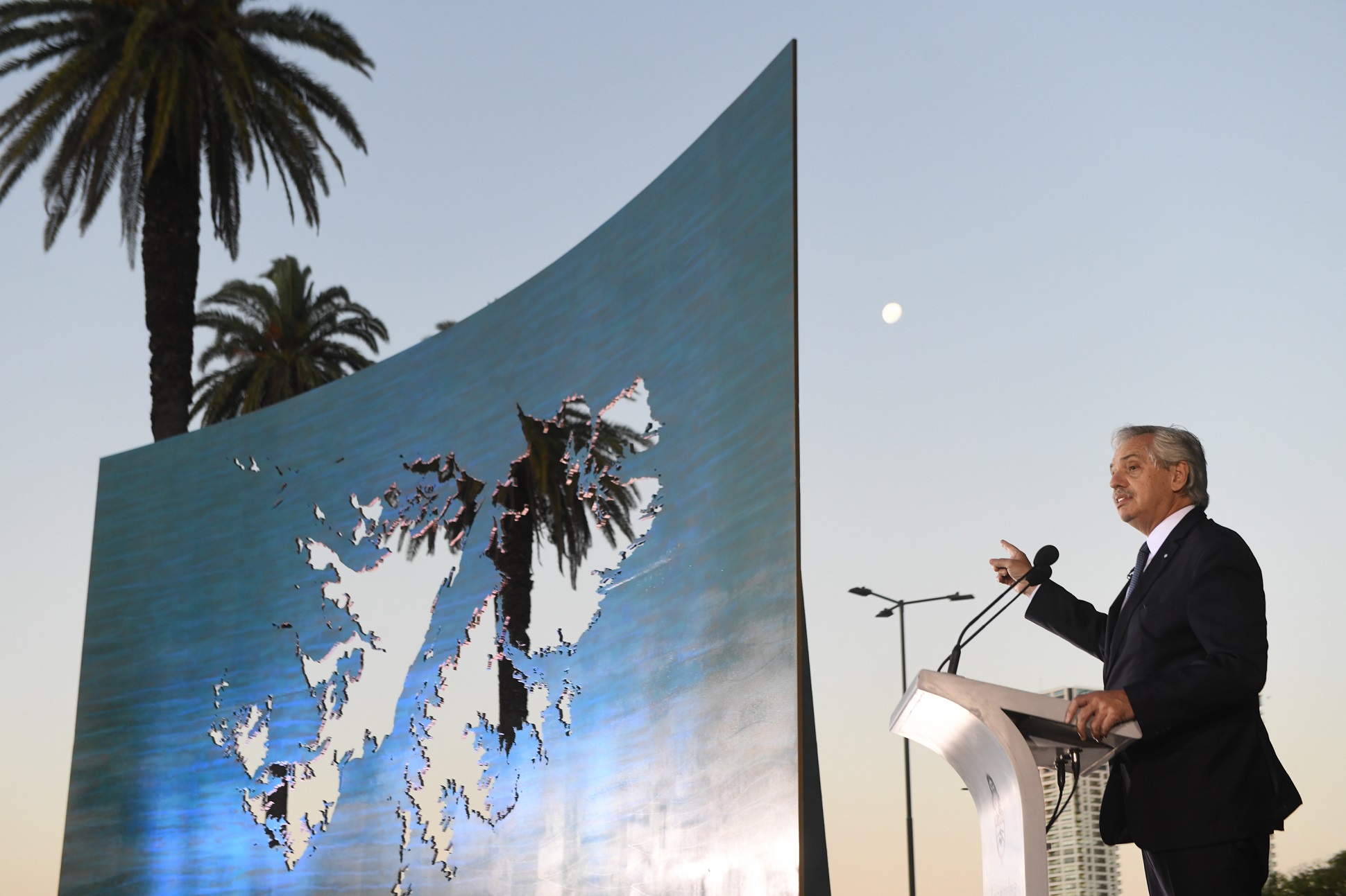 Alberto Fernández: “La Argentina no ve plena su soberanía mientras esas tierras sigan usurpadas”