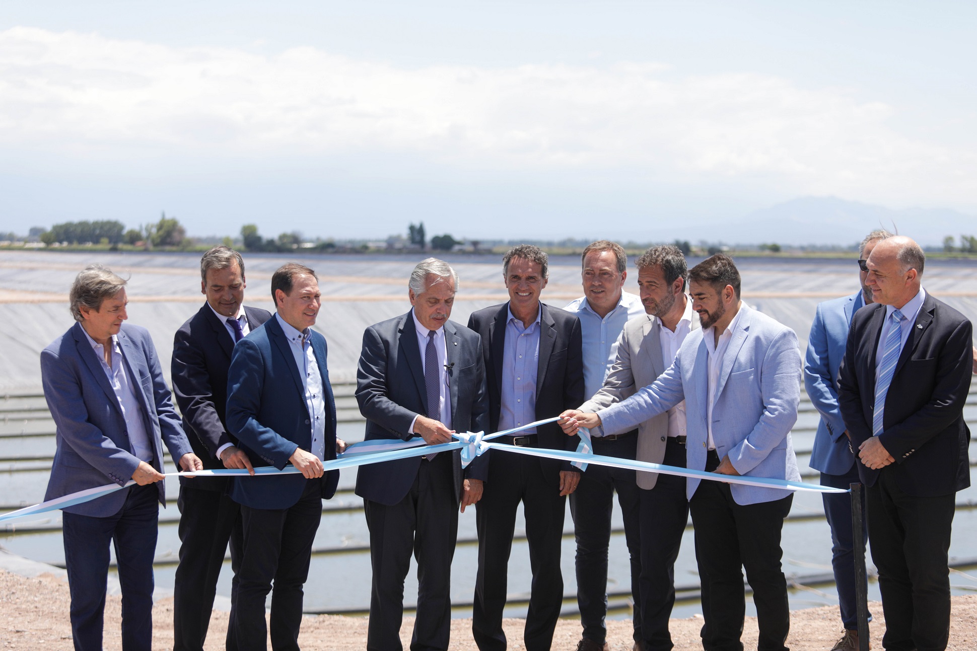 El presidente inauguró en Mendoza una de las cinco plantas depuradoras más grandes de la Argentina