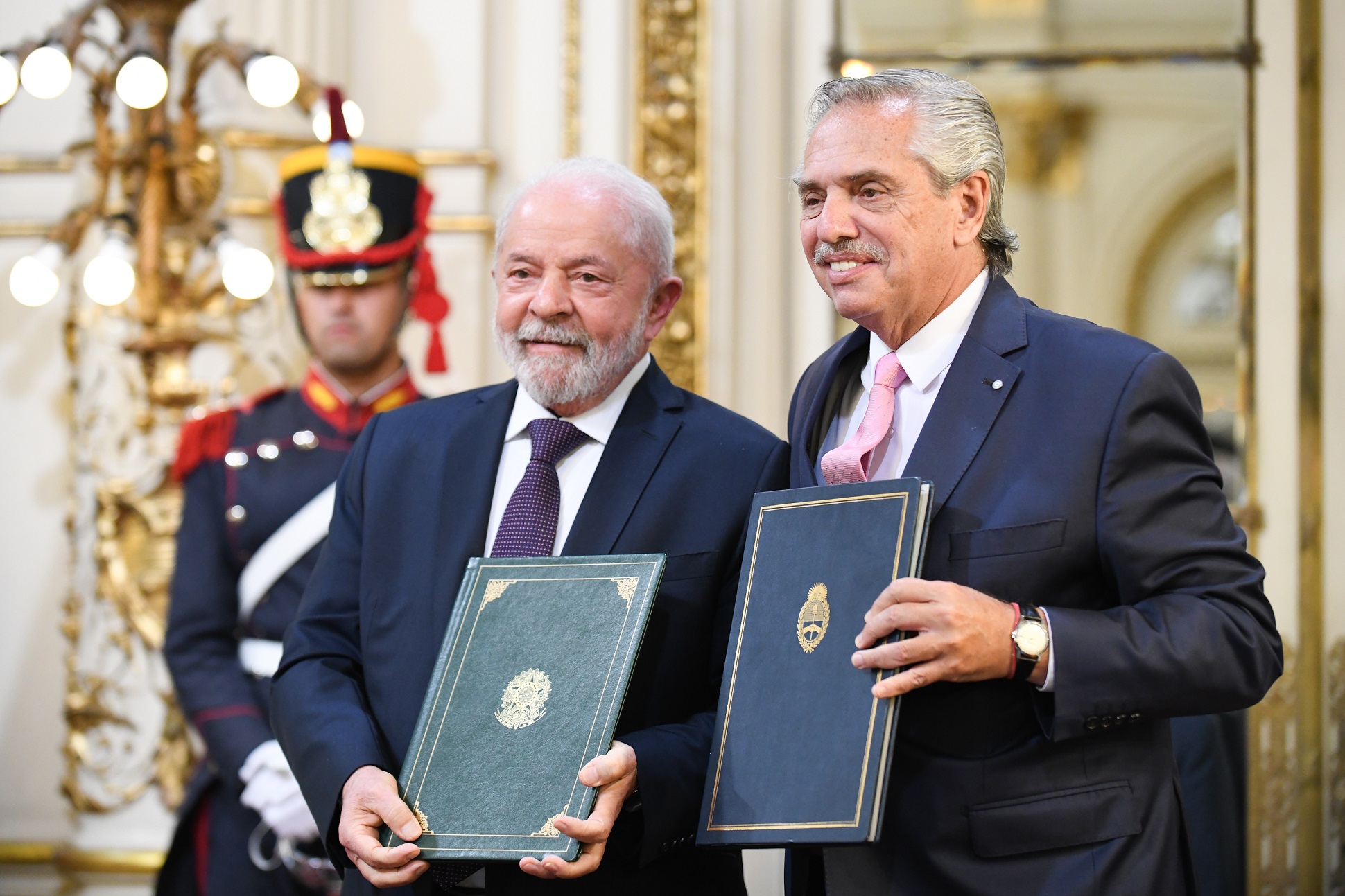 El presidente encabezó junto a su par de Brasil, Luiz Inácio Lula da Silva, la firma de acuerdos de cooperación mutua