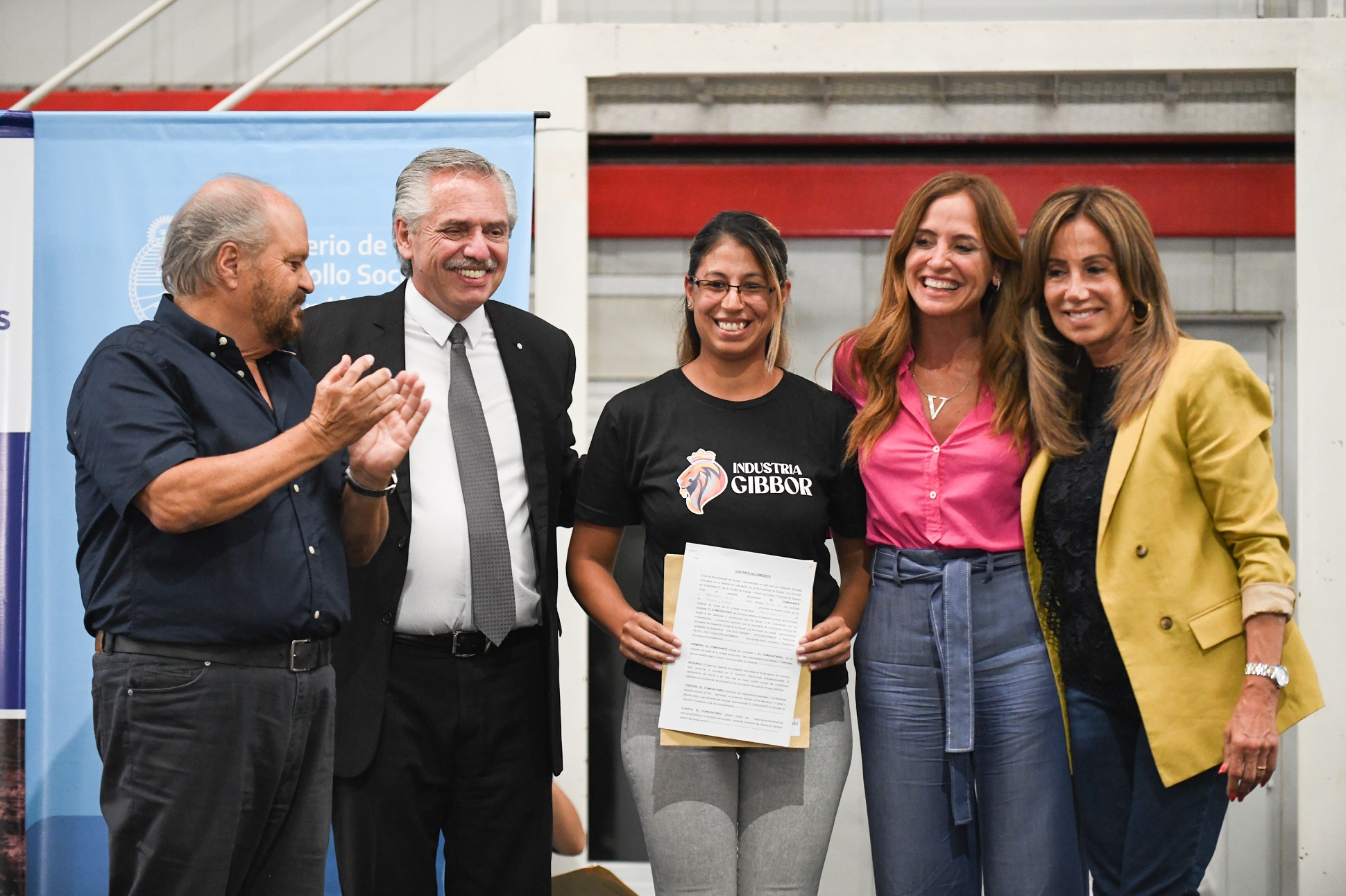 El presidente participó de la entrega de máquinas y herramientas a emprendedoras y emprendedores de la economía social