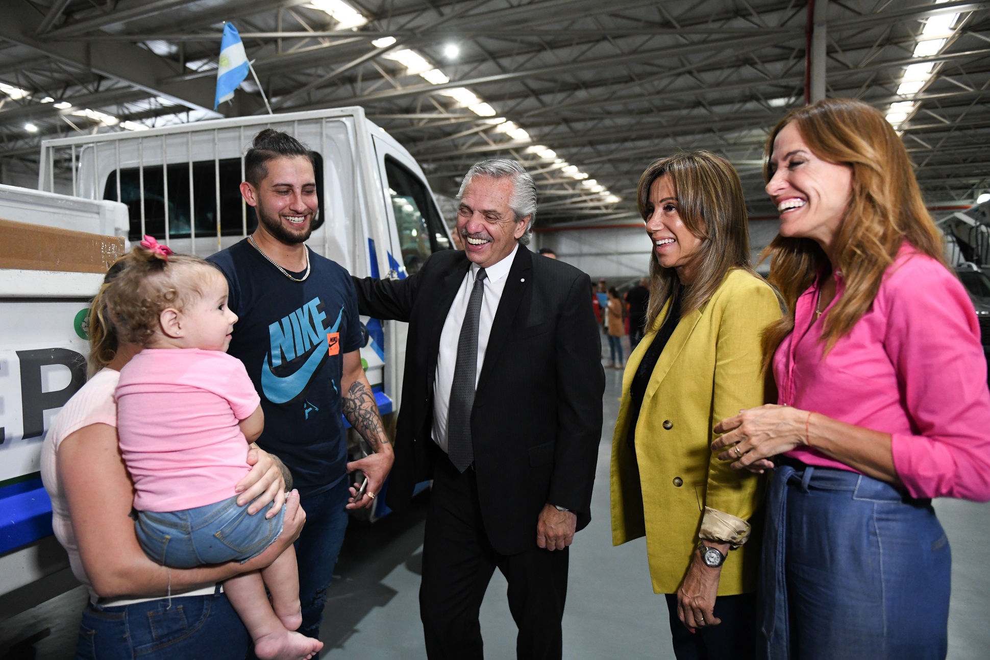 El presidente participó de la entrega de máquinas y herramientas a emprendedoras y emprendedores de la economía social