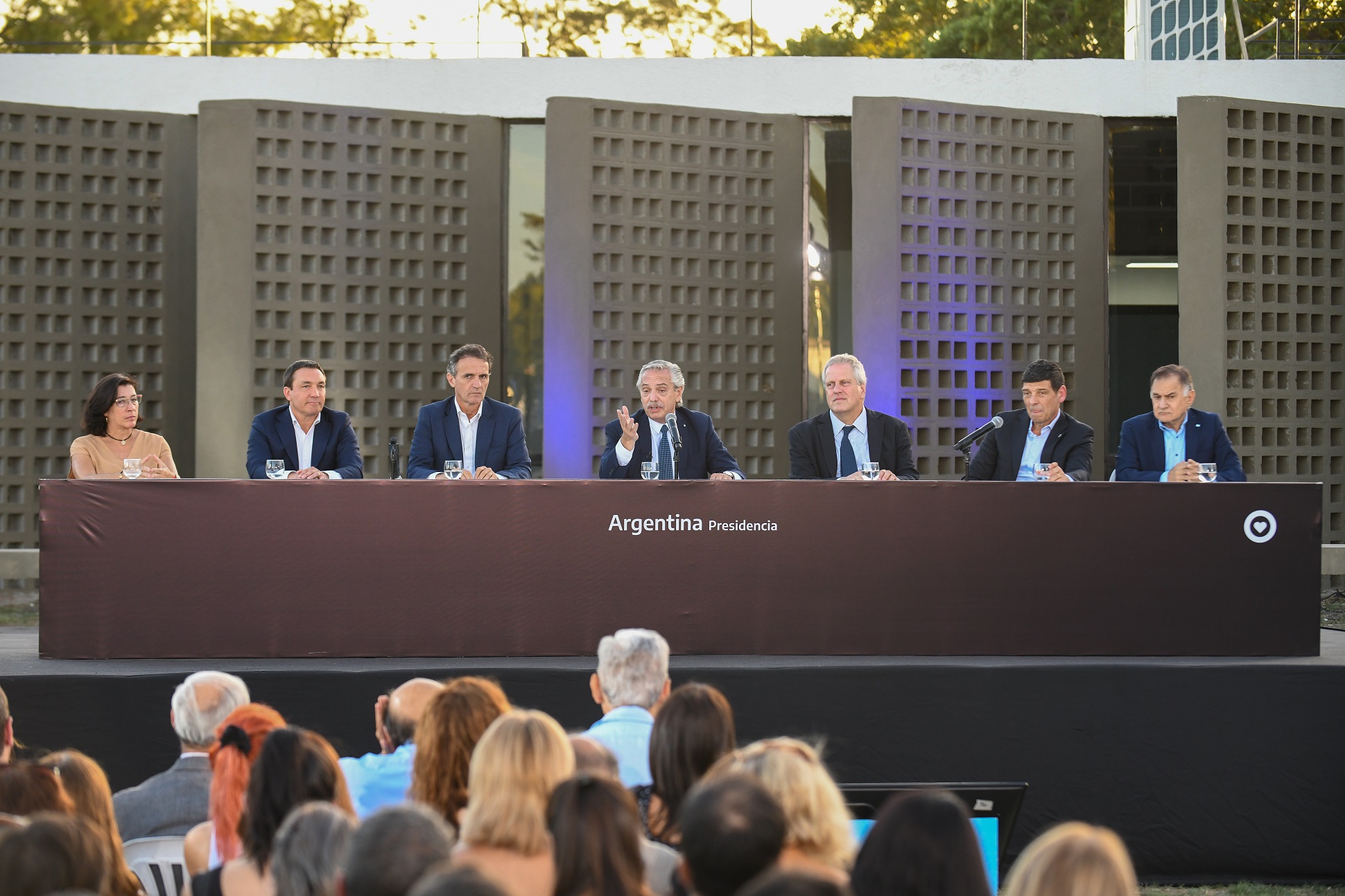 “Cuantas más universidades florezcan, más igualdad vamos a lograr en la Argentina”, expresó el presidente en la Universidad Nacional Arturo Jauretche