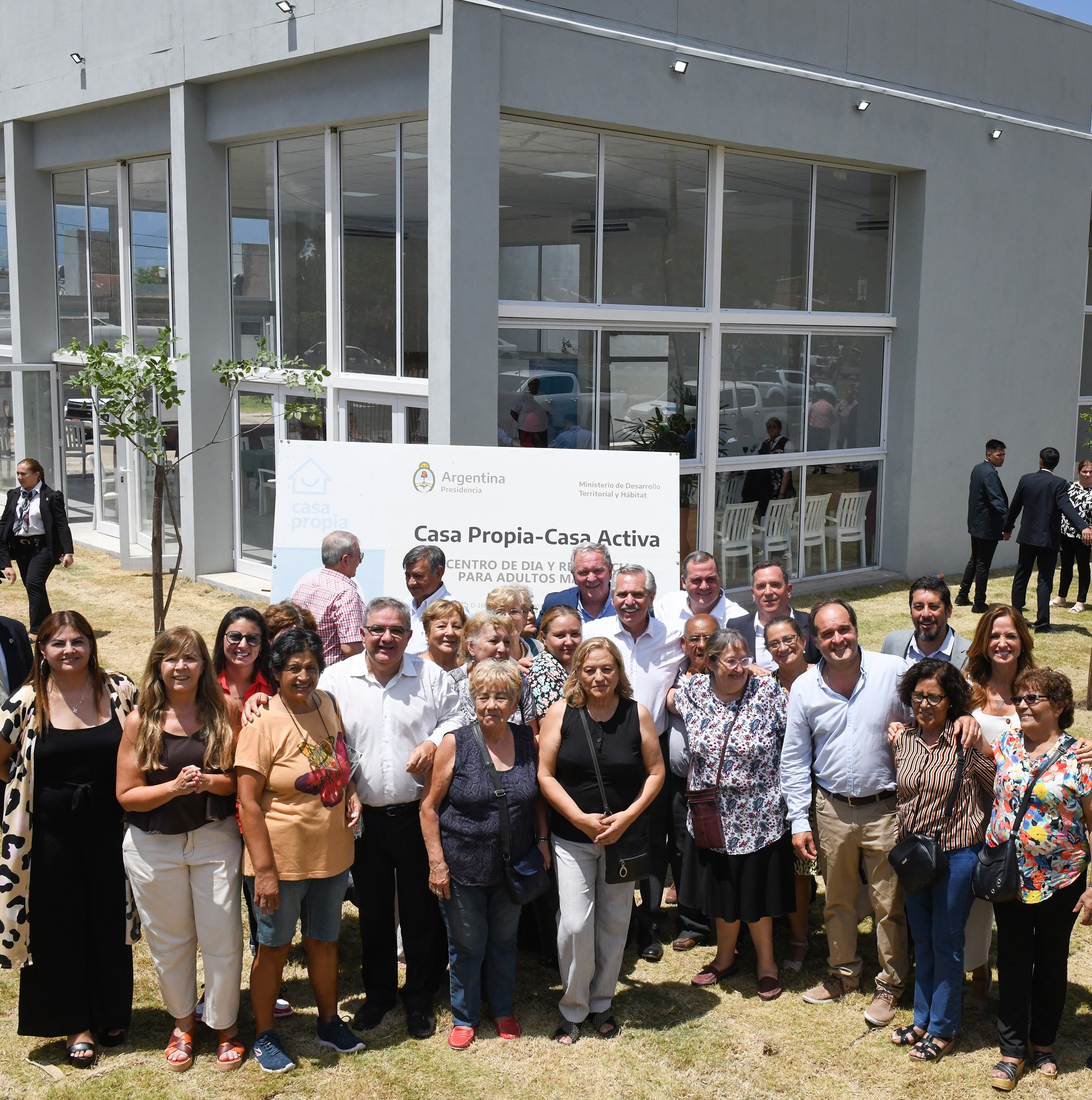 “La jubilación no jubila la felicidad ni el disfrute”, afirmó el presidente al inaugurar en Catamarca las primeras viviendas para personas mayores