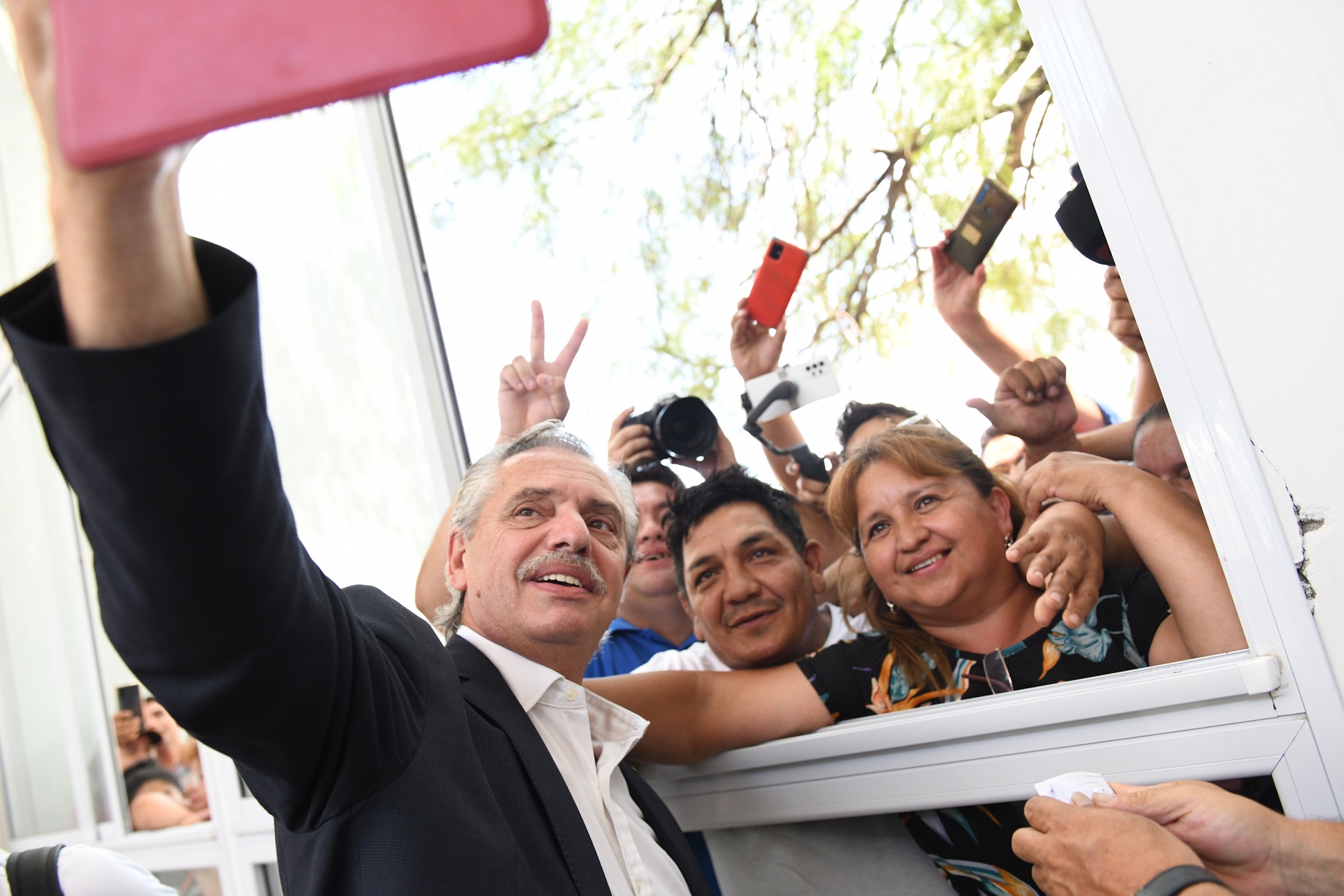 “La jubilación no jubila la felicidad ni el disfrute”, afirmó el presidente al inaugurar en Catamarca las primeras viviendas para personas mayores