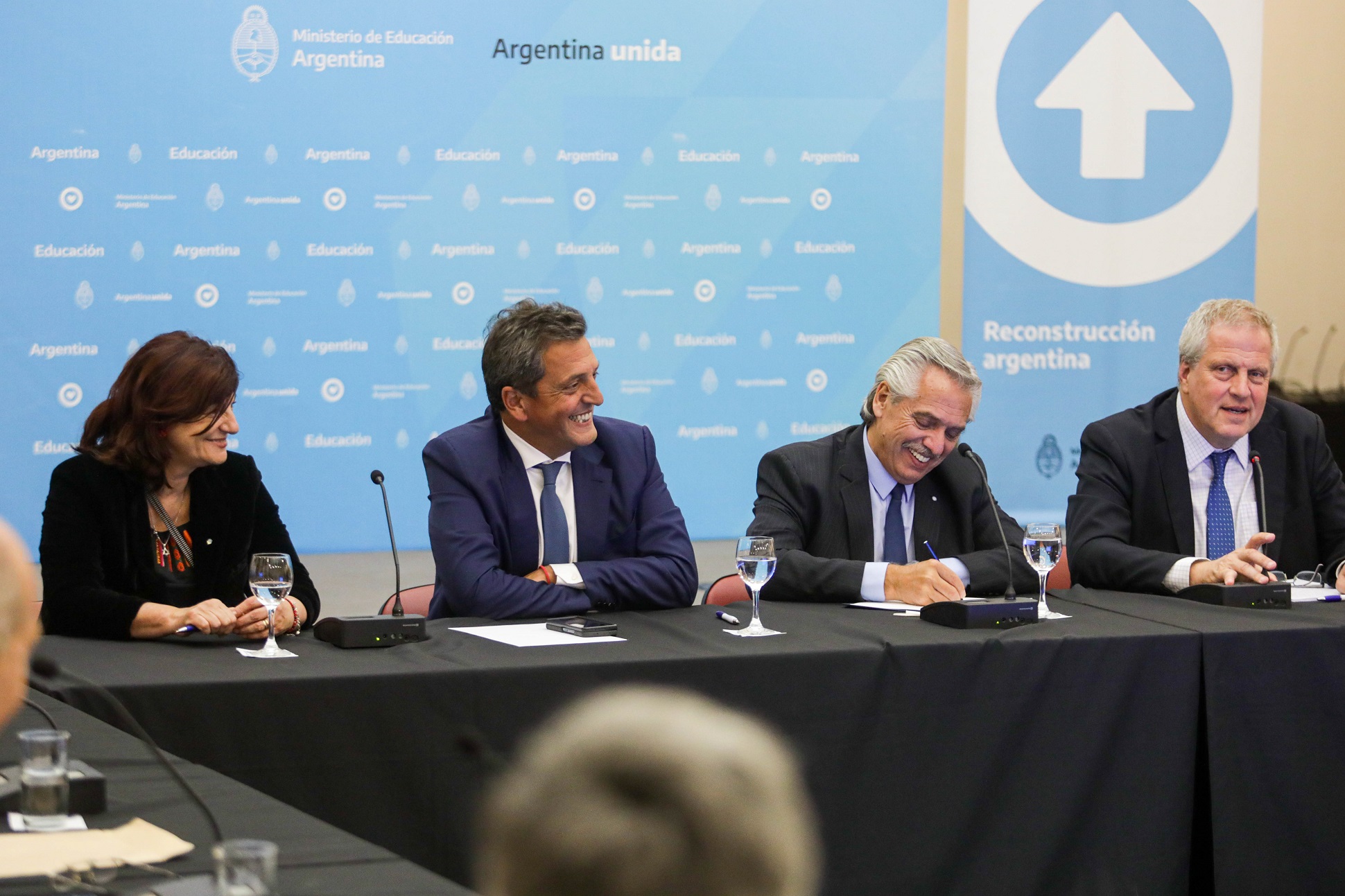 El Gobierno Nacional anunció un acuerdo paritario con los gremios docentes de todo el país