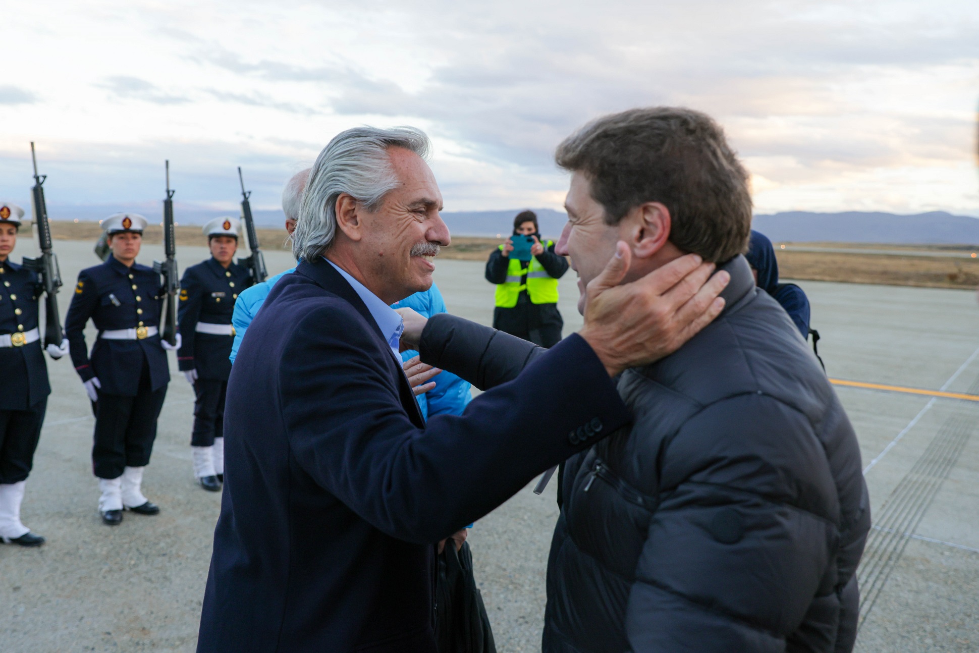 El presidente arribó a Ushuaia y mañana visitará la Base Marambio por el Día de Antártida Argentina