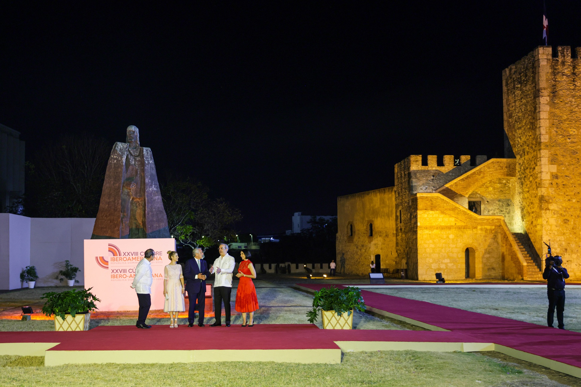 El presidente asistió al acto de apertura de la Cumbre Iberoamericana