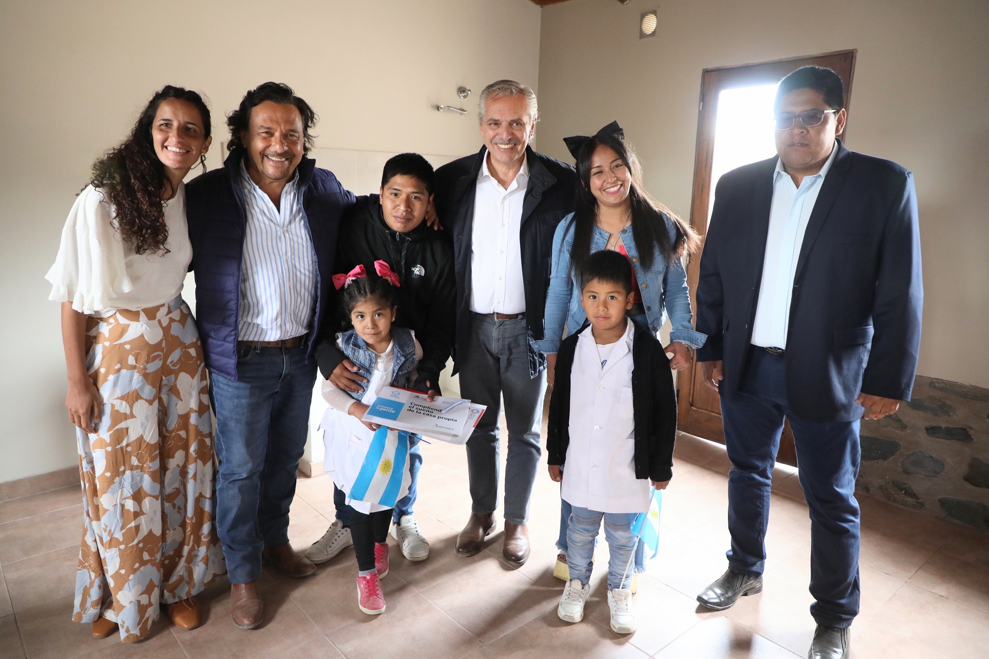 El presidente entregó las primeras viviendas para comunidades rurales y pueblos originarios en La Poma, Salta