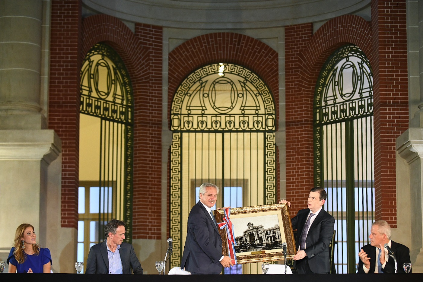 El presidente inauguró las obras de ampliación y puesta en valor de la Escuela Centenario en Santiago del Estero