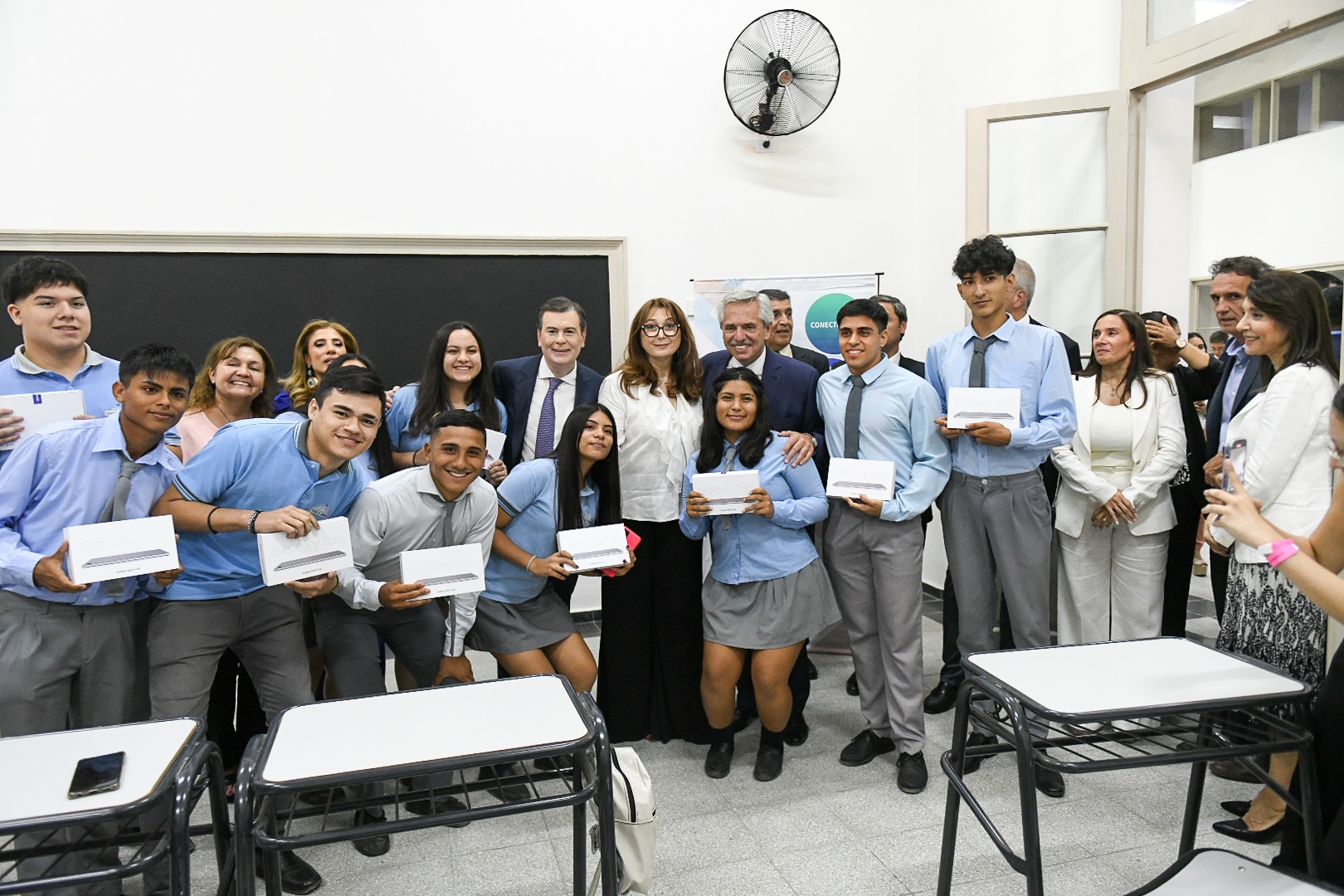 El presidente inauguró las obras de ampliación y puesta en valor de la Escuela Centenario en Santiago del Estero