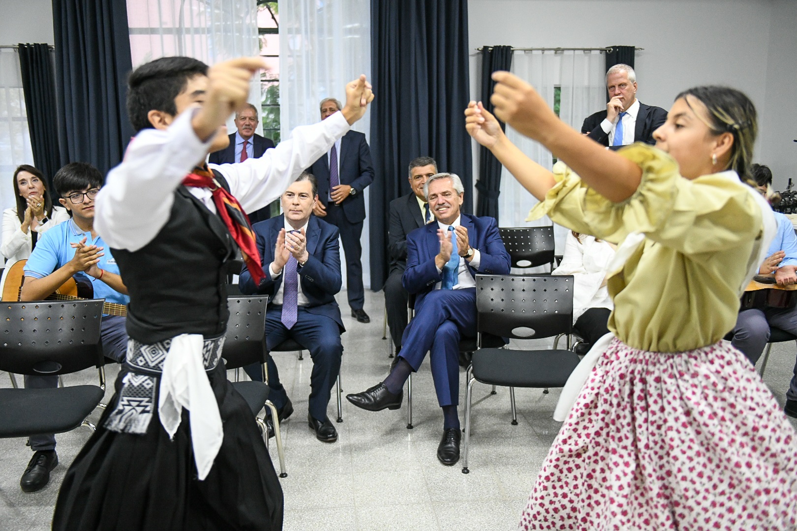 El presidente inauguró las obras de ampliación y puesta en valor de la Escuela Centenario en Santiago del Estero