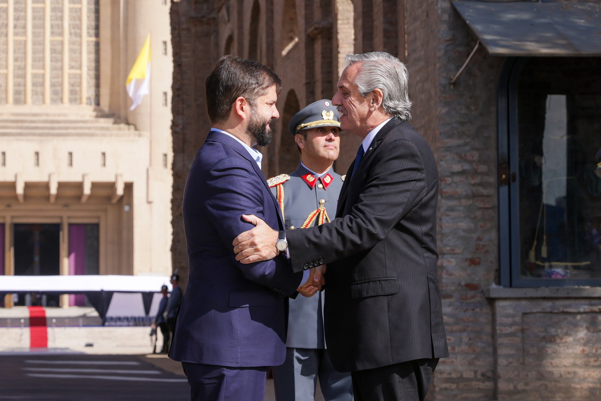 Alberto Fernández y Gabriel Boric encabezaron en Chile la conmemoración de los 205 años del Abrazo de Maipú