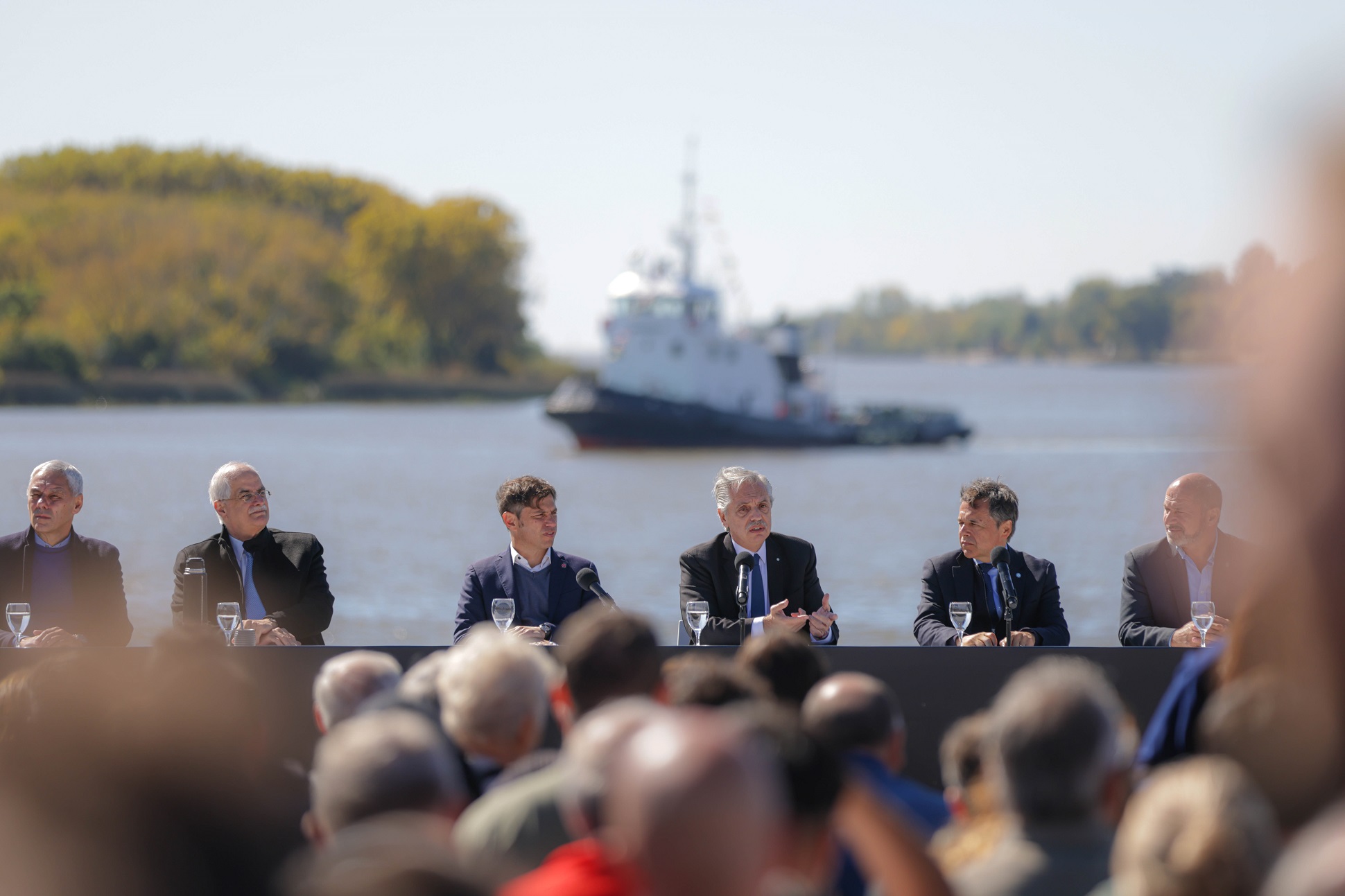 Alberto Fernández: “Hoy ponemos en marcha un nuevo tiempo para la navegabilidad del Río de la Plata”