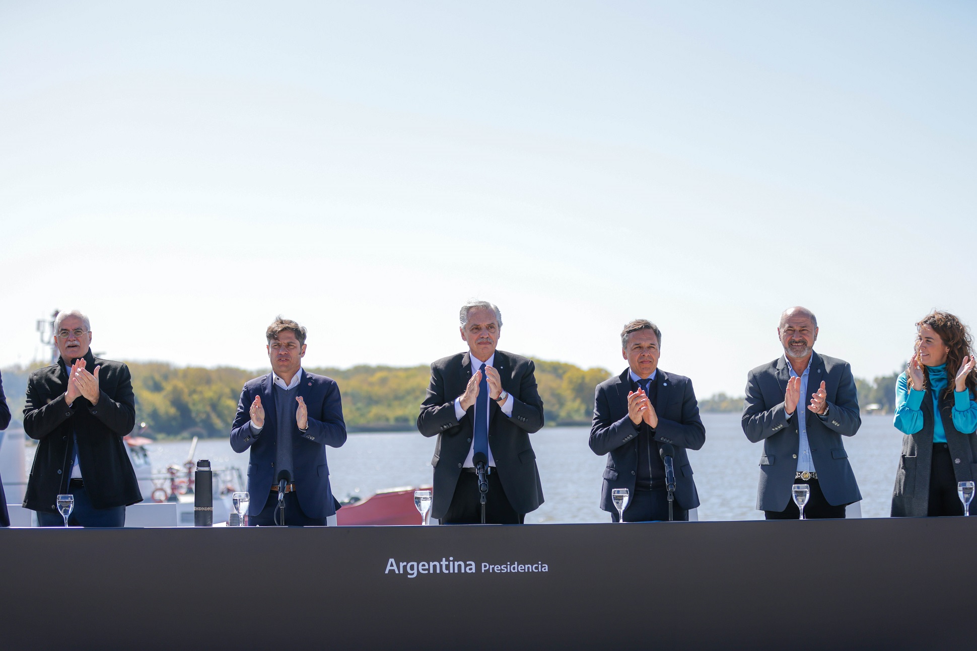 Alberto Fernández: “Hoy ponemos en marcha un nuevo tiempo para la navegabilidad del Río de la Plata”