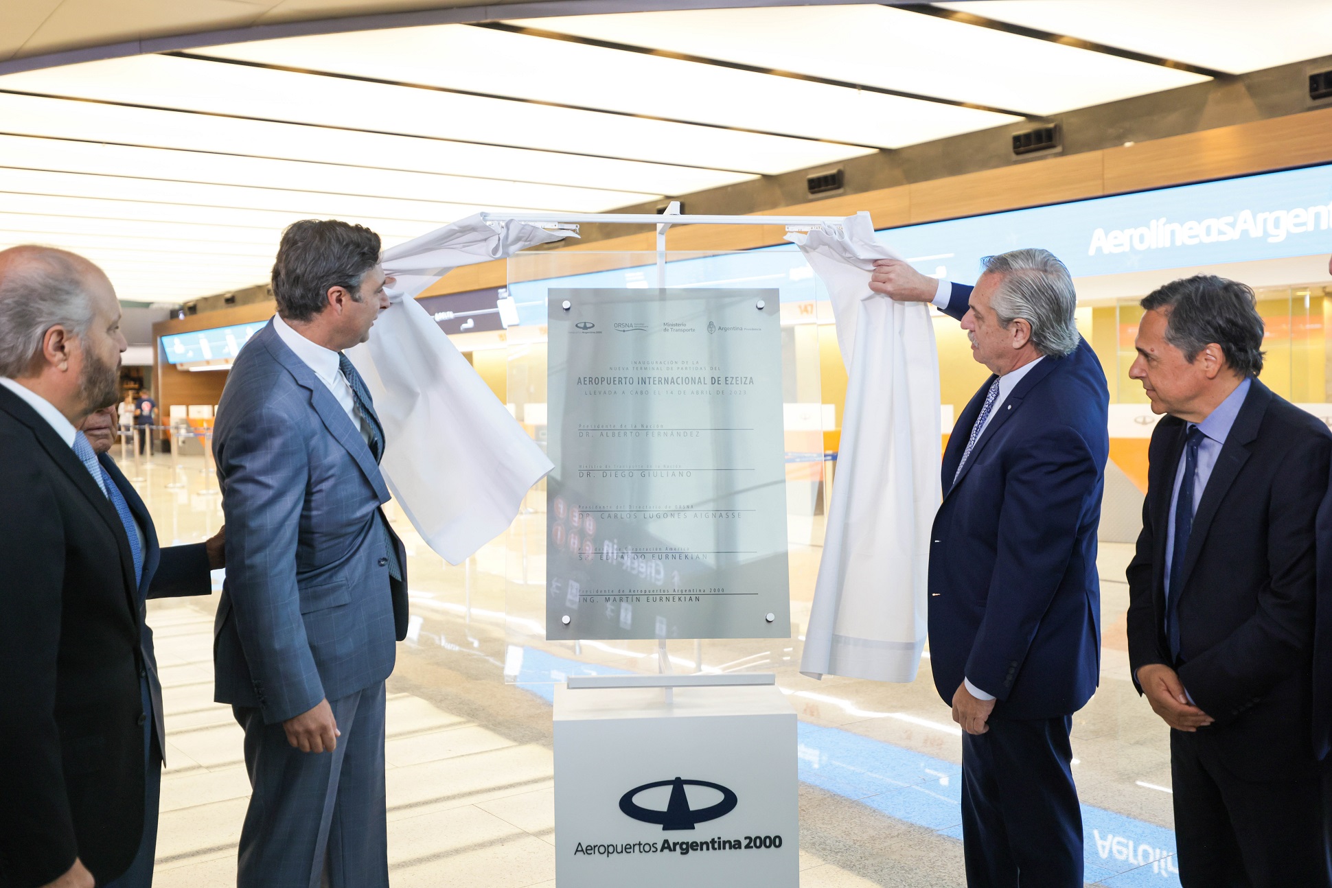 El presidente inauguró la nueva terminal de partidas del Aeropuerto Internacional de Ezeiza