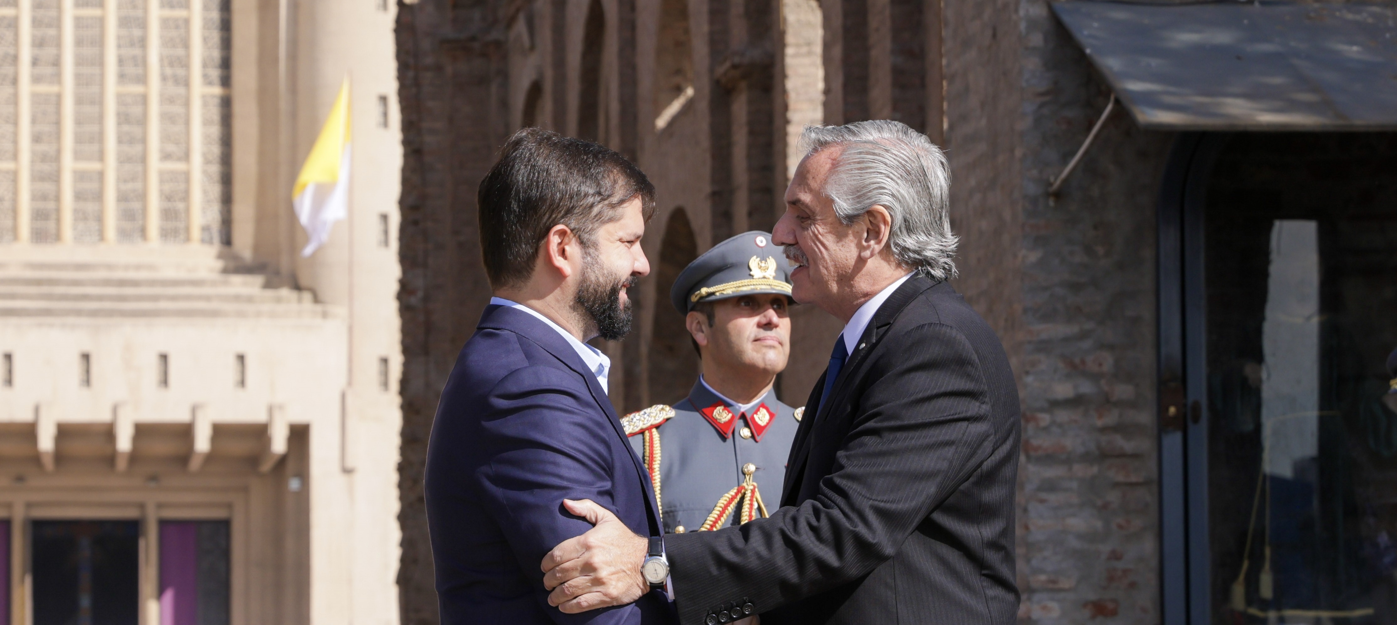 Alberto Fernández y Gabriel Boric encabezaron en Chile la conmemoración de los 205 años del Abrazo de Maipú