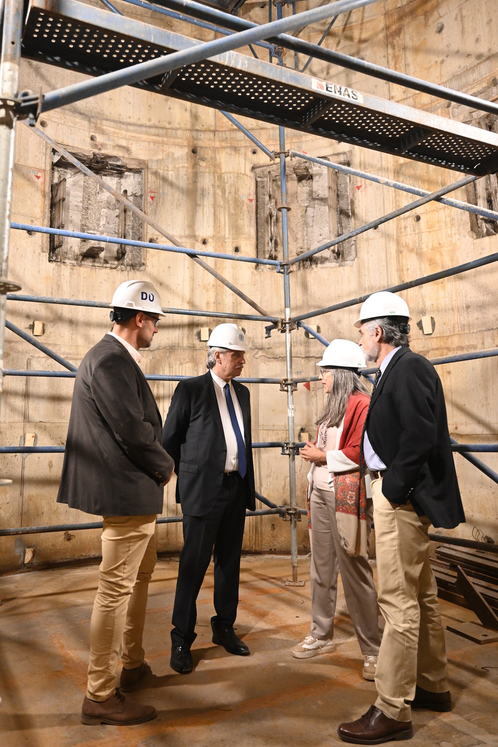 El presidente recorrió las obras del primer reactor de potencia 100% argentino