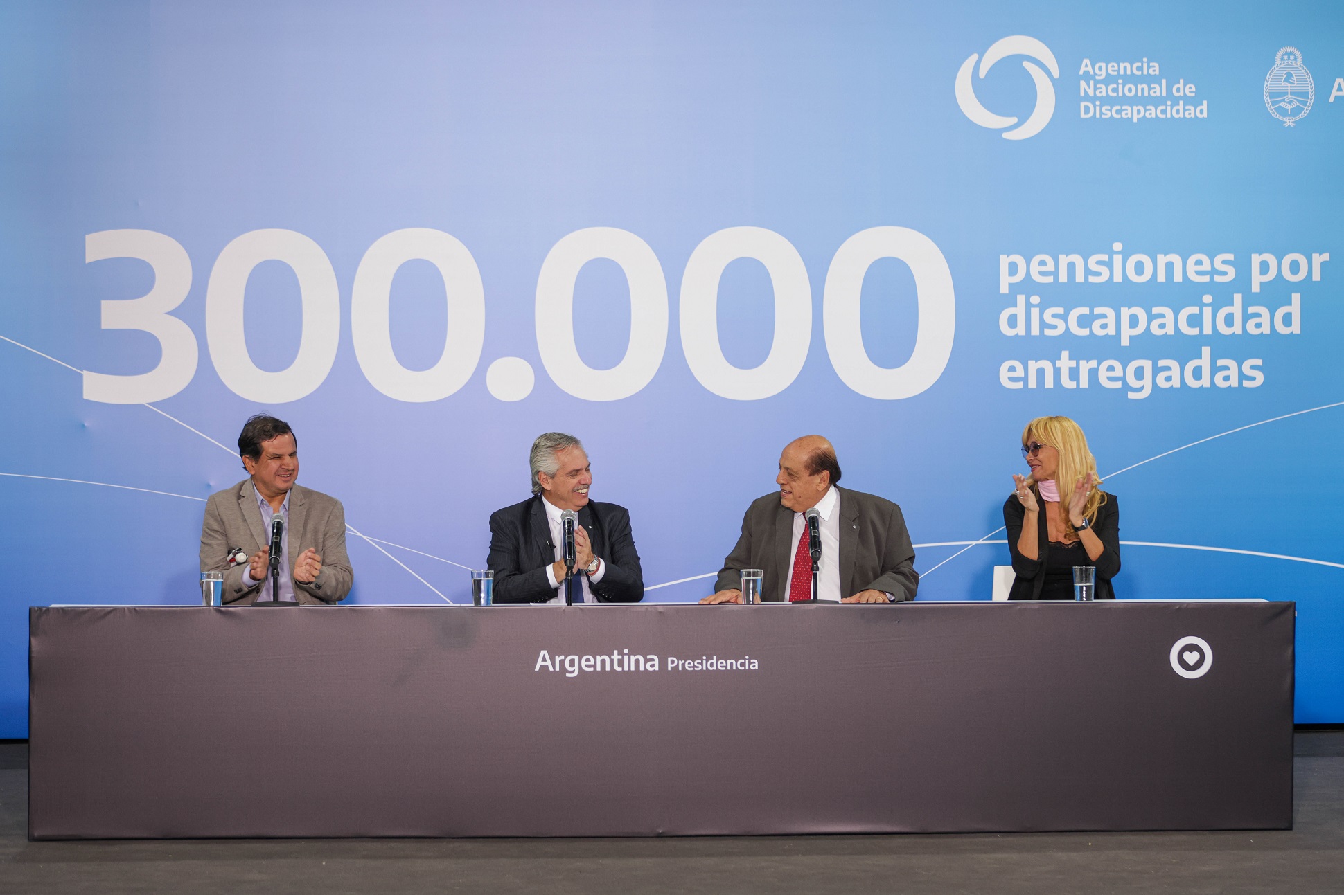 El presidente entregó la pensión por discapacidad número 300.000 desde el inicio de la gestión