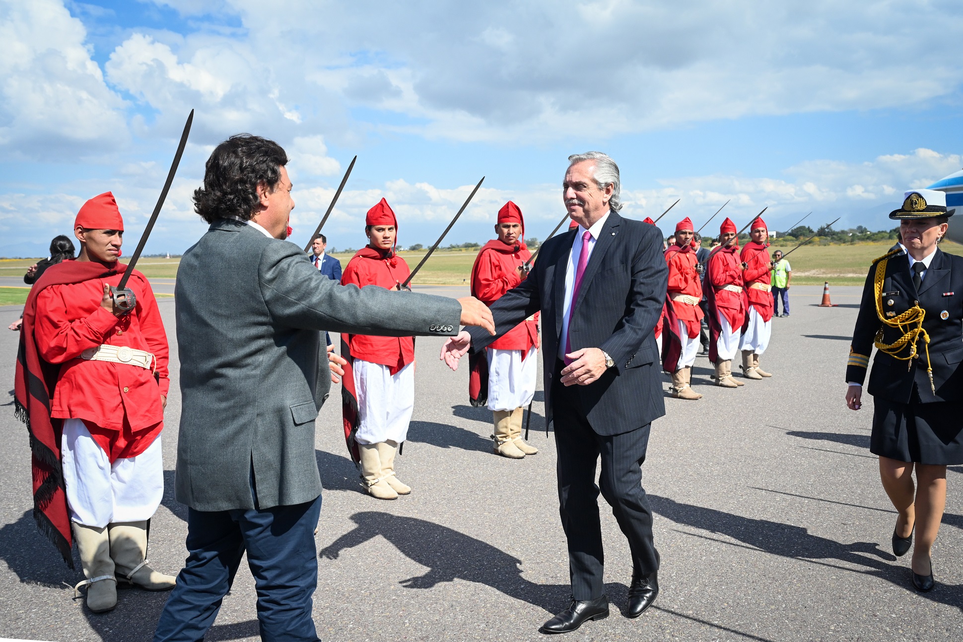 El presidente llegó a Salta donde recorrerá y anunciará obras