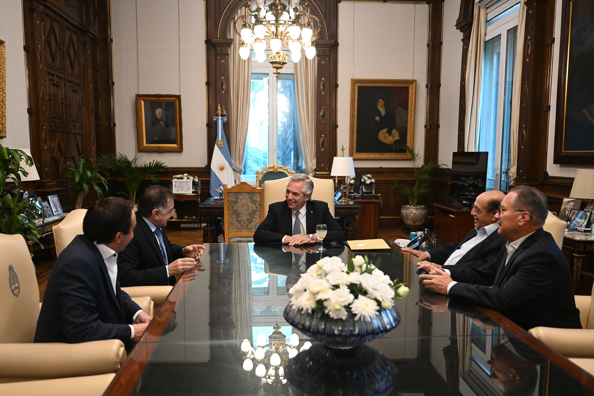 El presidente recibió a intendentes bonaerenses