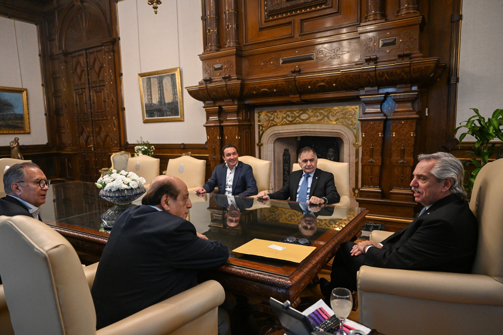 El presidente recibió a intendentes bonaerenses