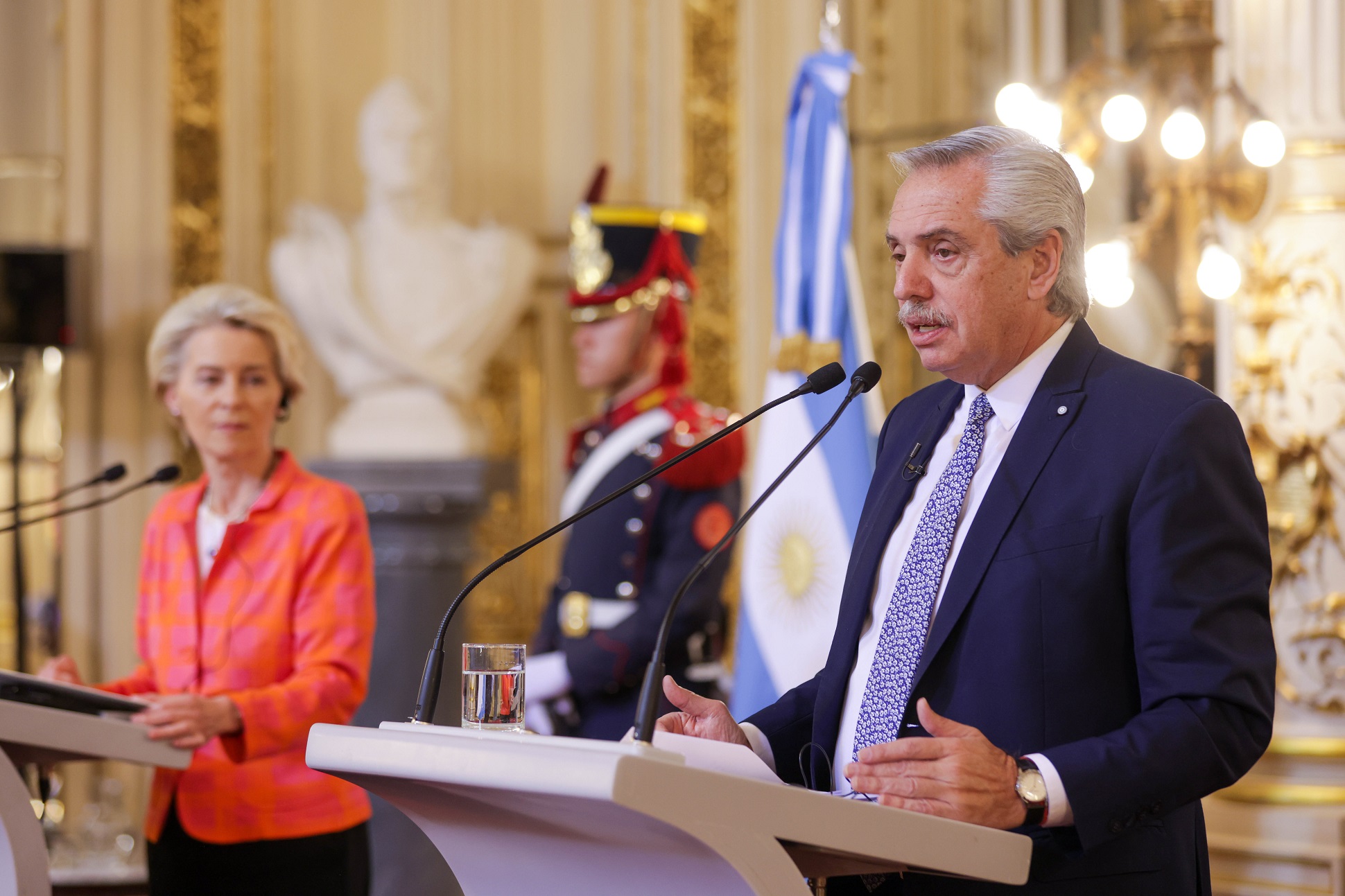 Alberto Fernández se reunió con la titular de la Comisión Europea