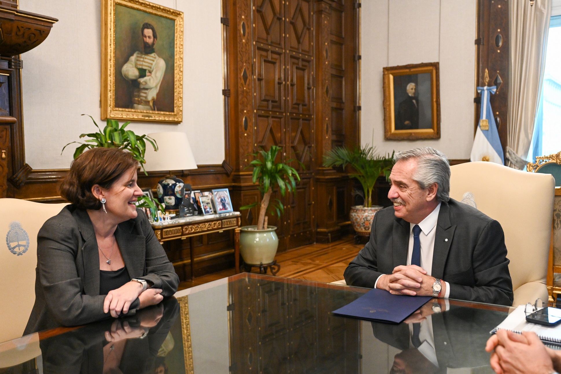 El presidente recibió a la ministra de Estado y de la Presidencia de Portugal, Mariana Vieira da Silva