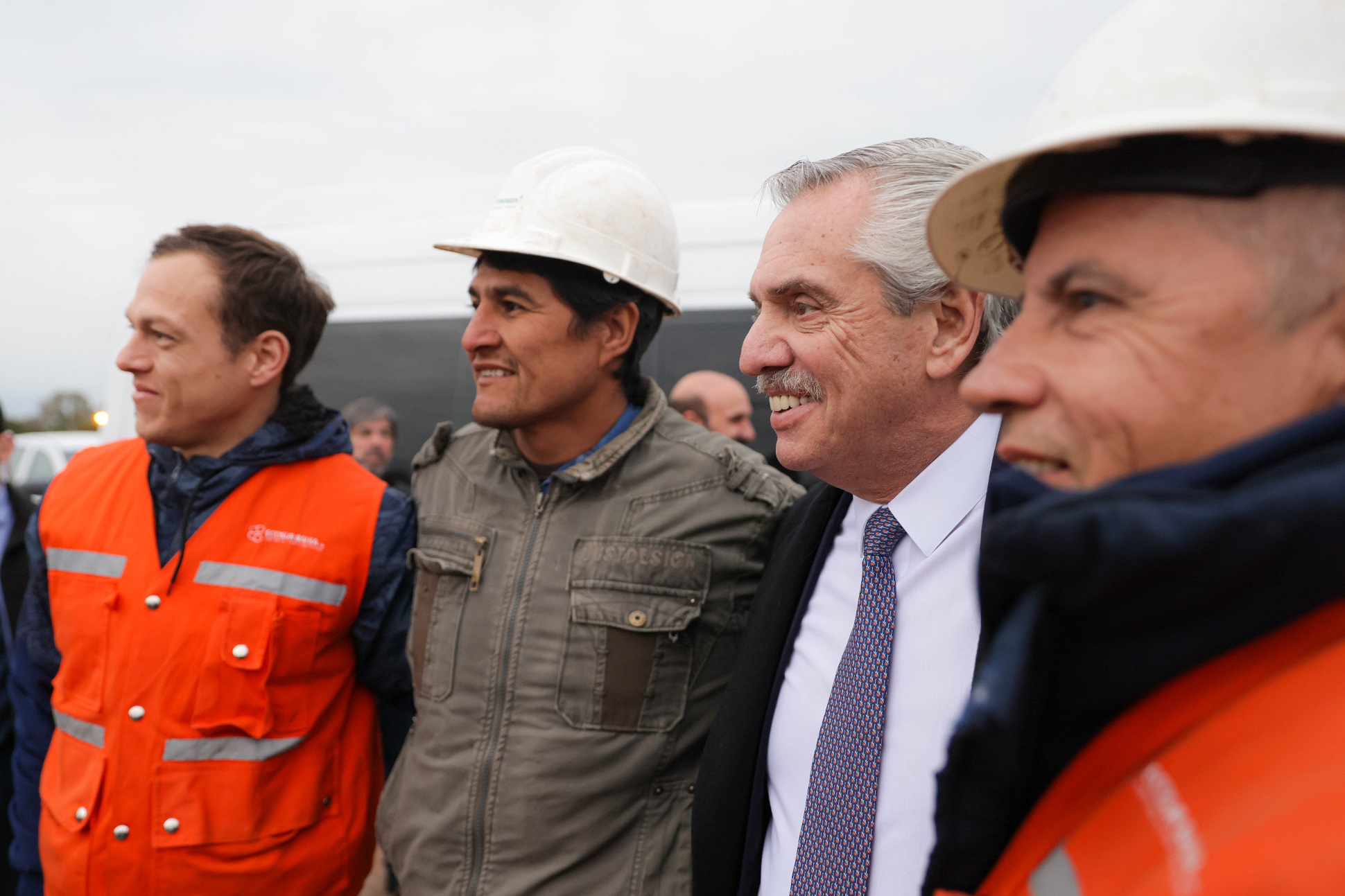 El presidente recorrió obras y entregó viviendas en Tucumán