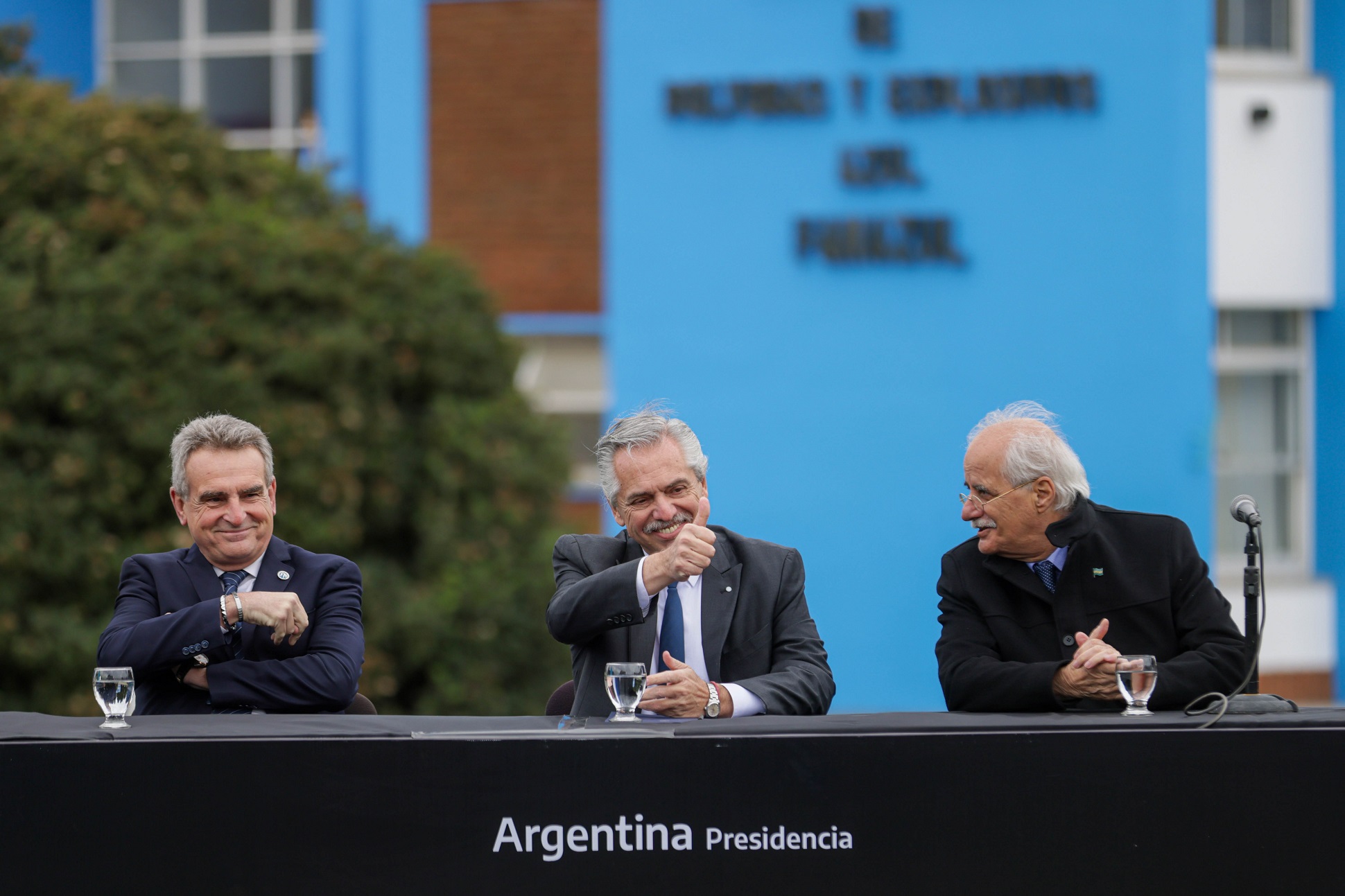 Alberto Fern&aacute;ndez particip&oacute; de la reapertura de la f&aacute;brica FANAZUL