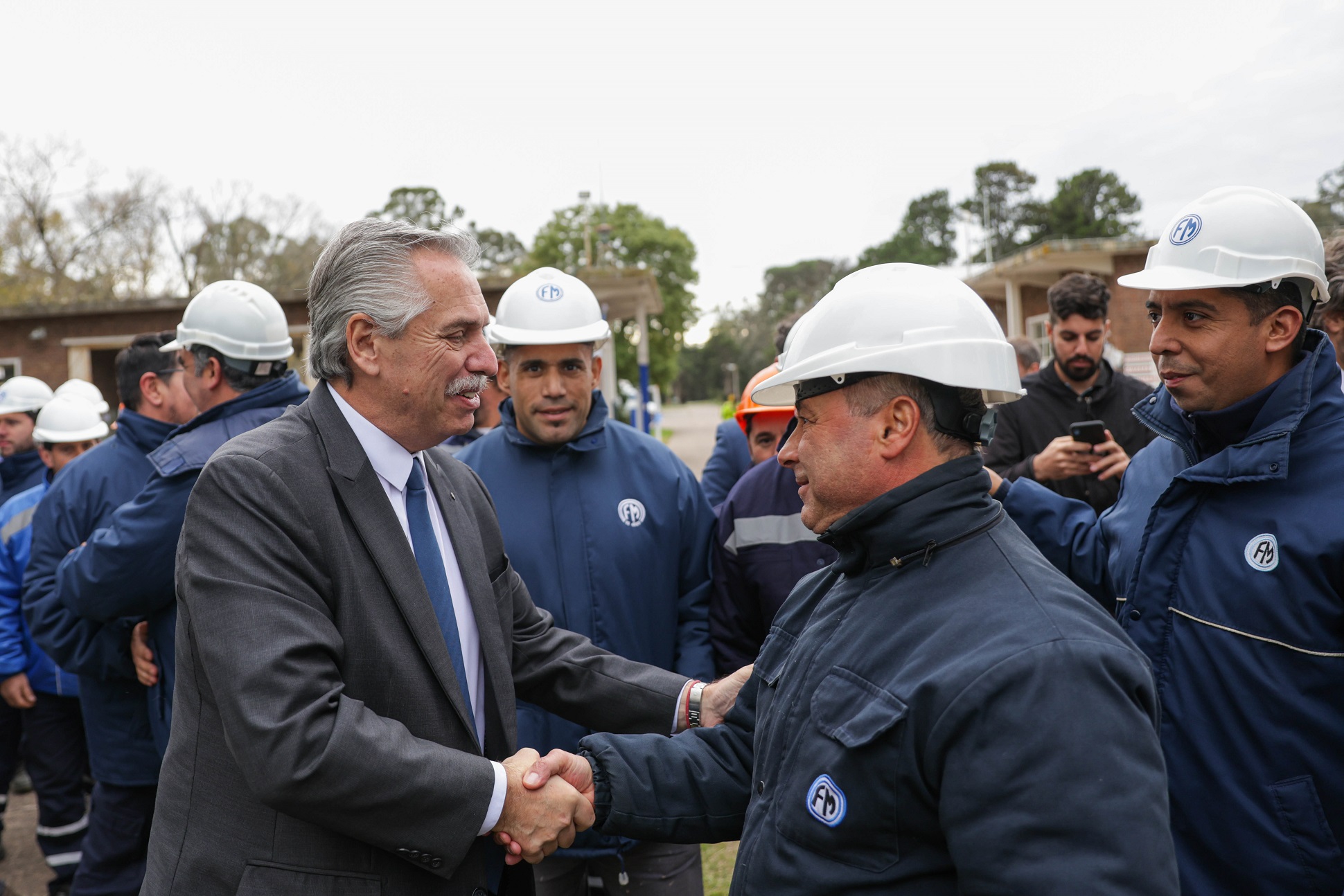 Alberto Fern&aacute;ndez particip&oacute; de la reapertura de la f&aacute;brica FANAZUL
